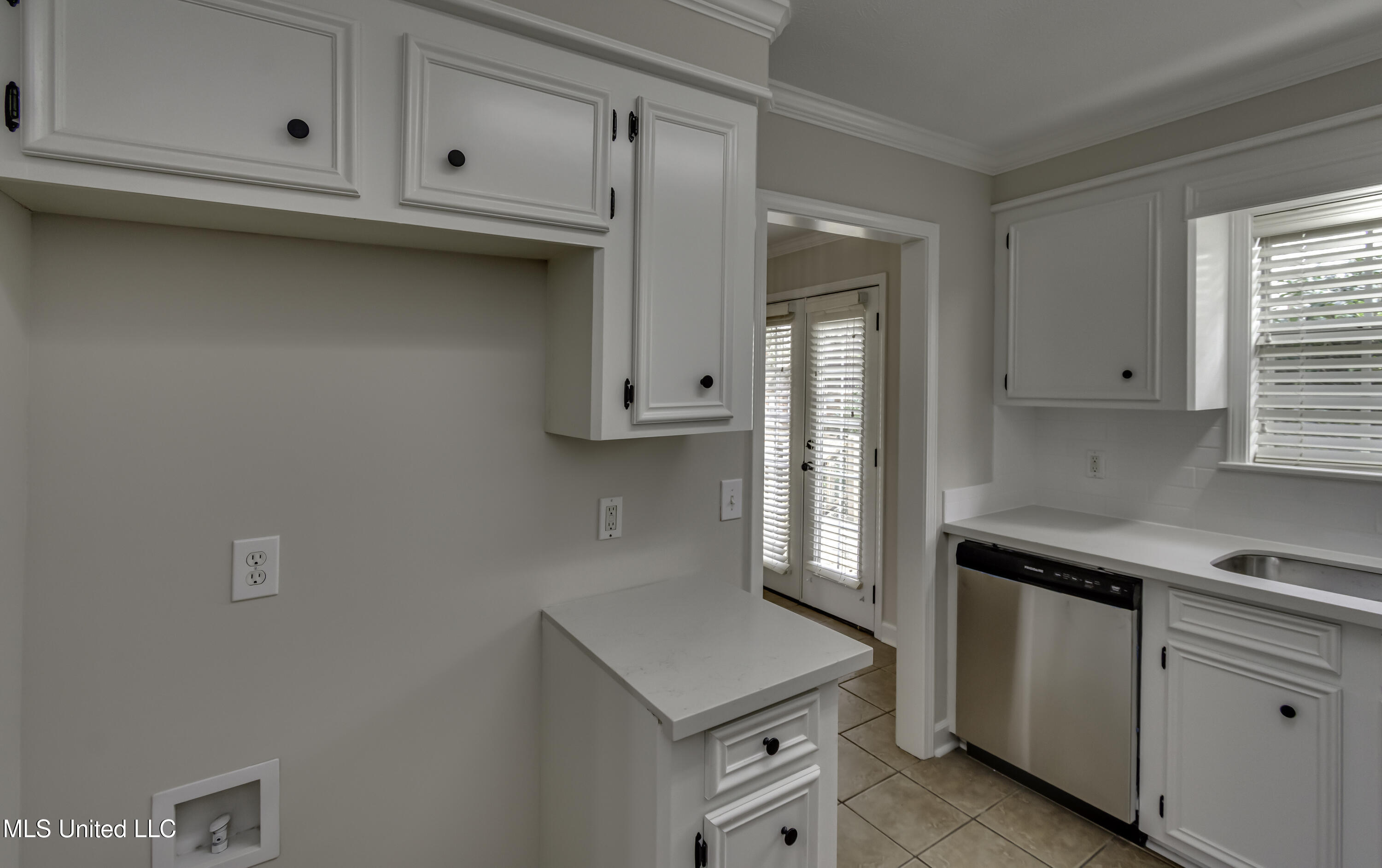 404 White Oak Cove