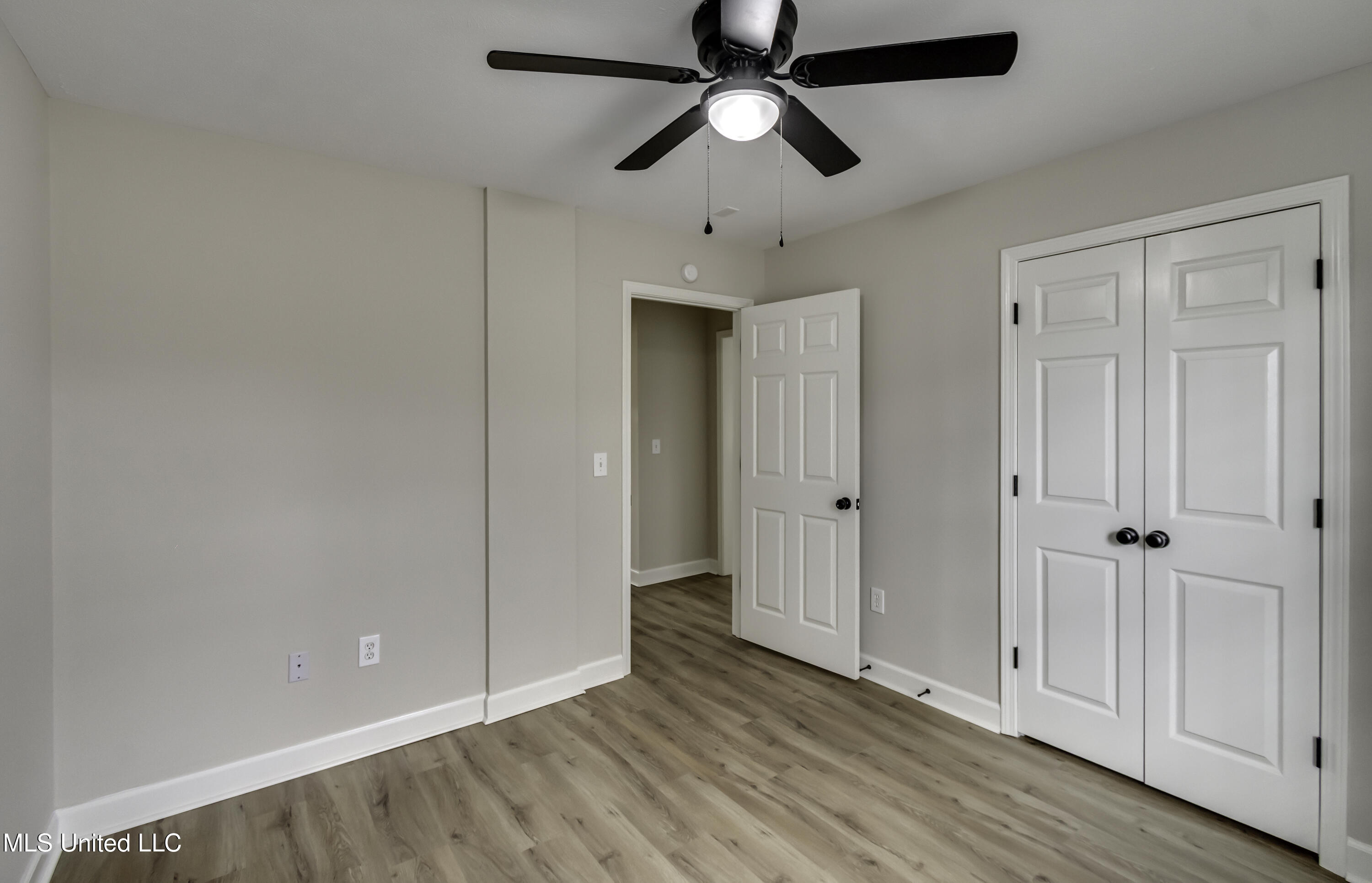 404 White Oak Cove