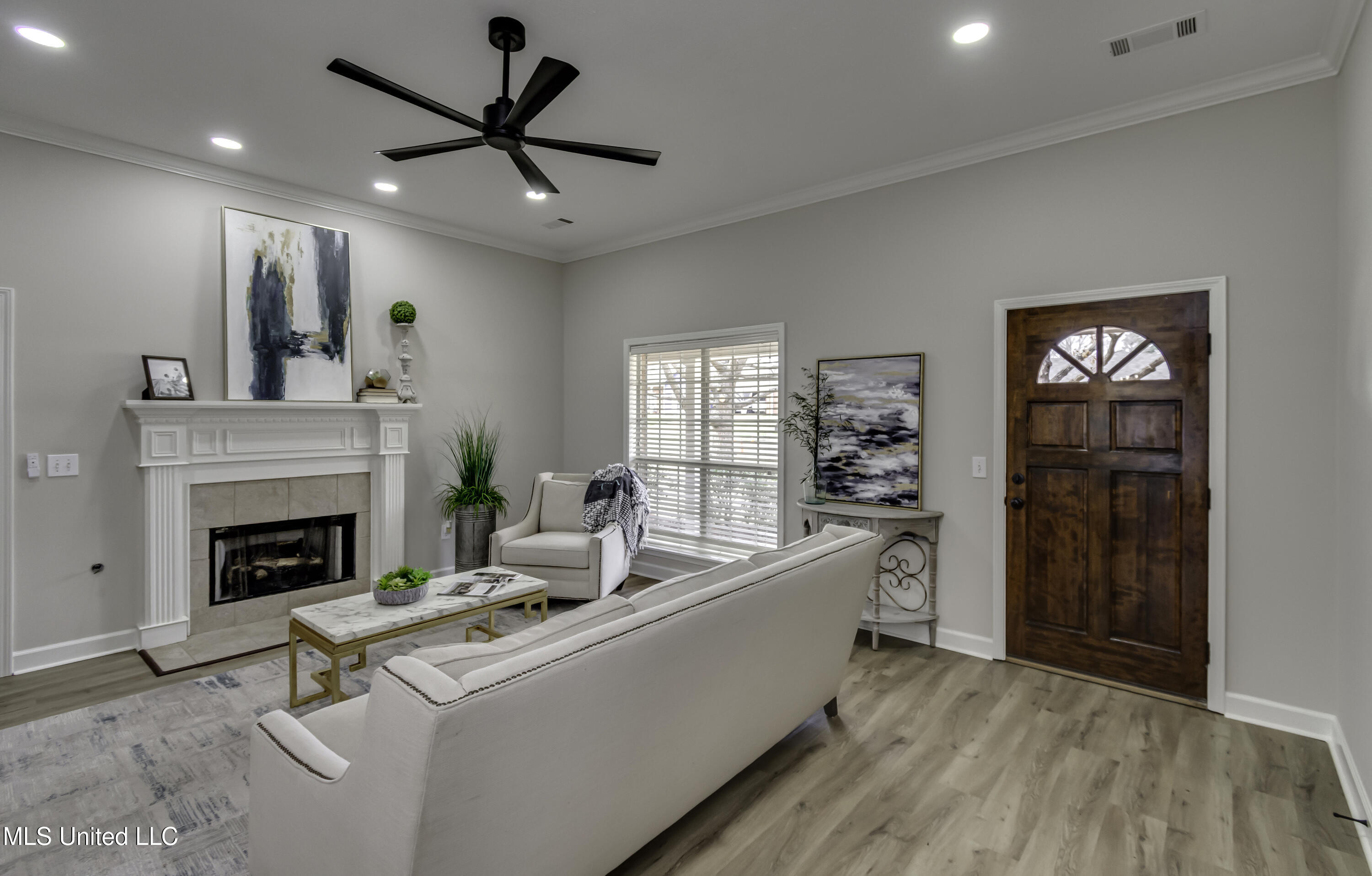 404 White Oak Cove