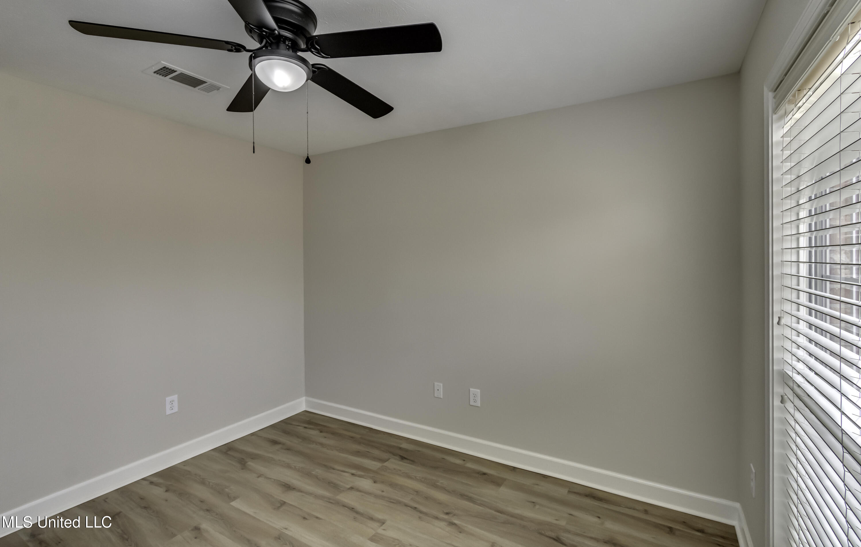 404 White Oak Cove