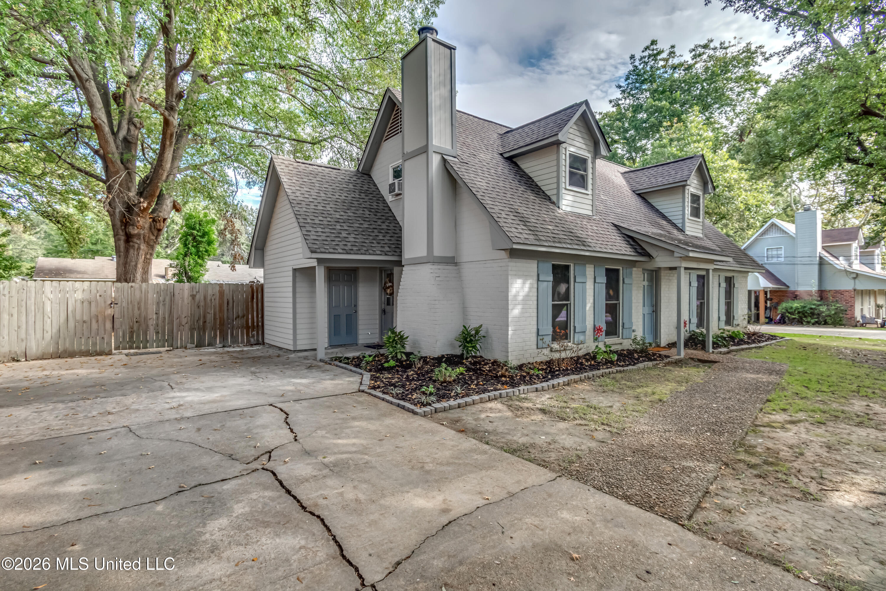 214 Salem Square