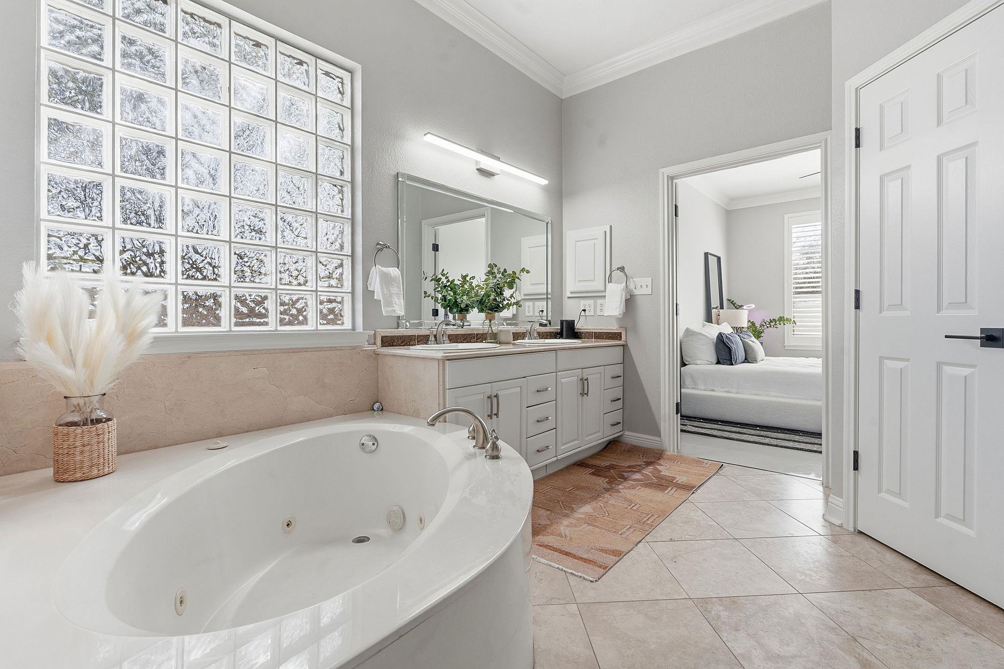 5000 Mission Oaks BLVD # 30