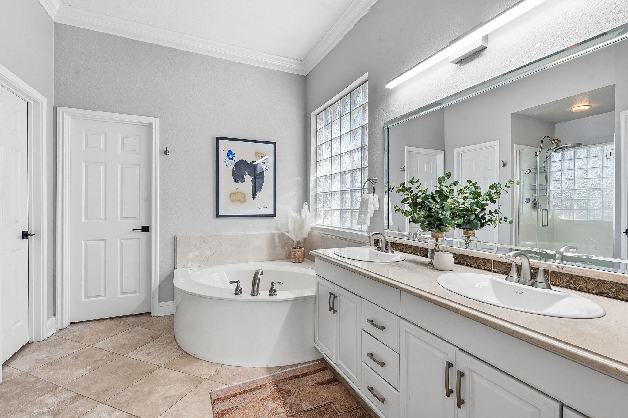 5000 Mission Oaks BLVD # 30