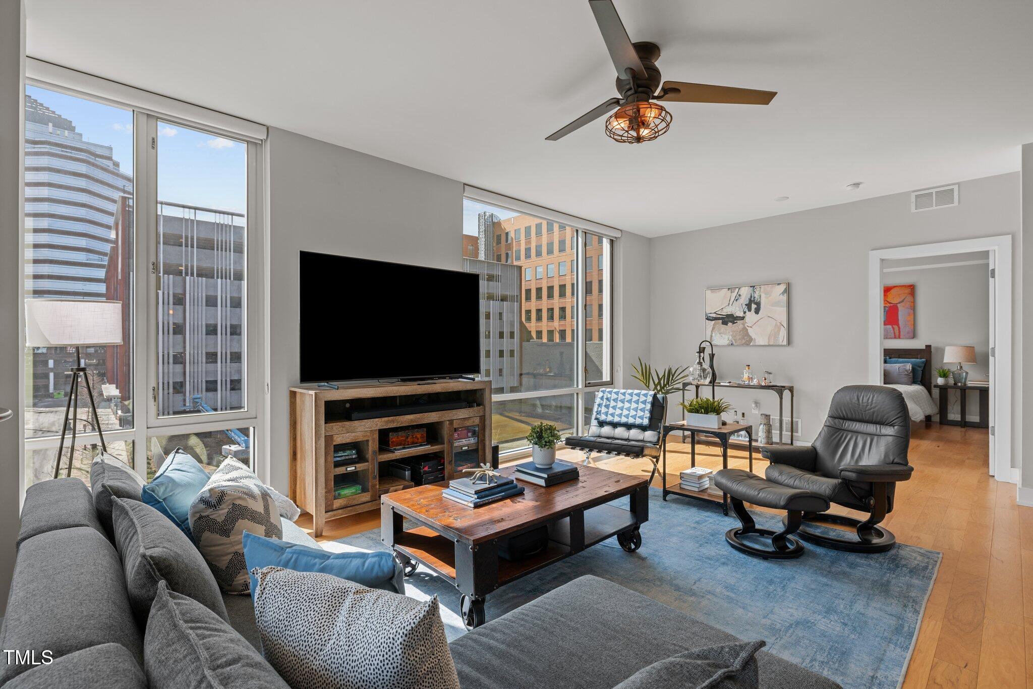 400 Hunt Street # 404