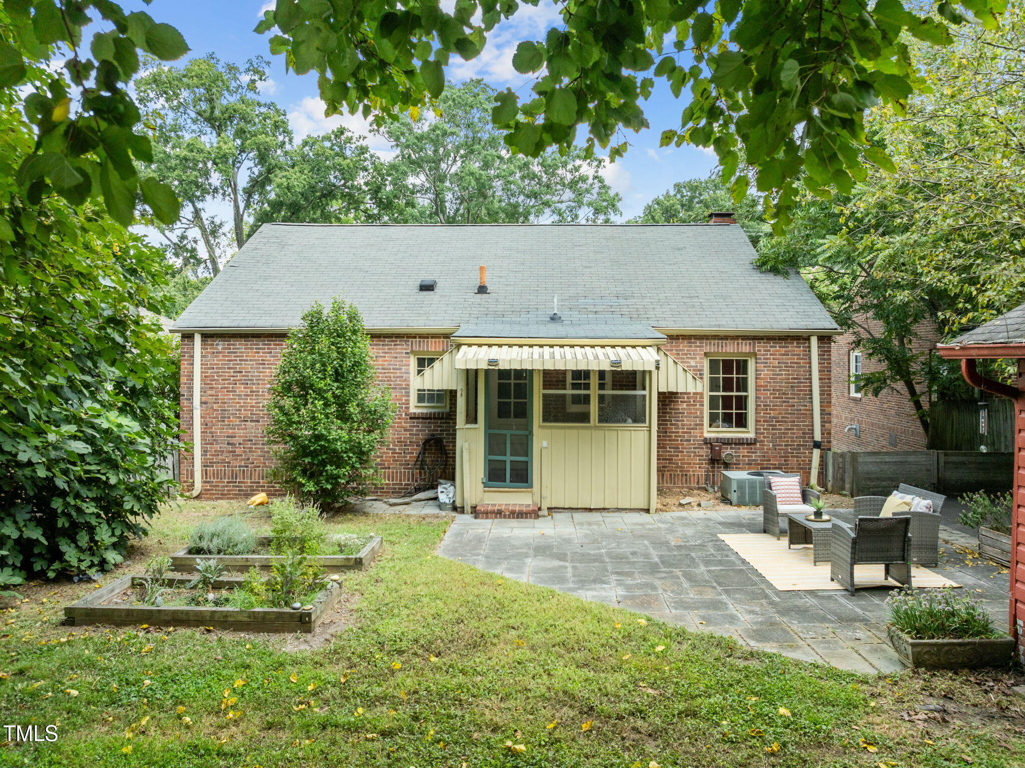 113 W Lynch Street