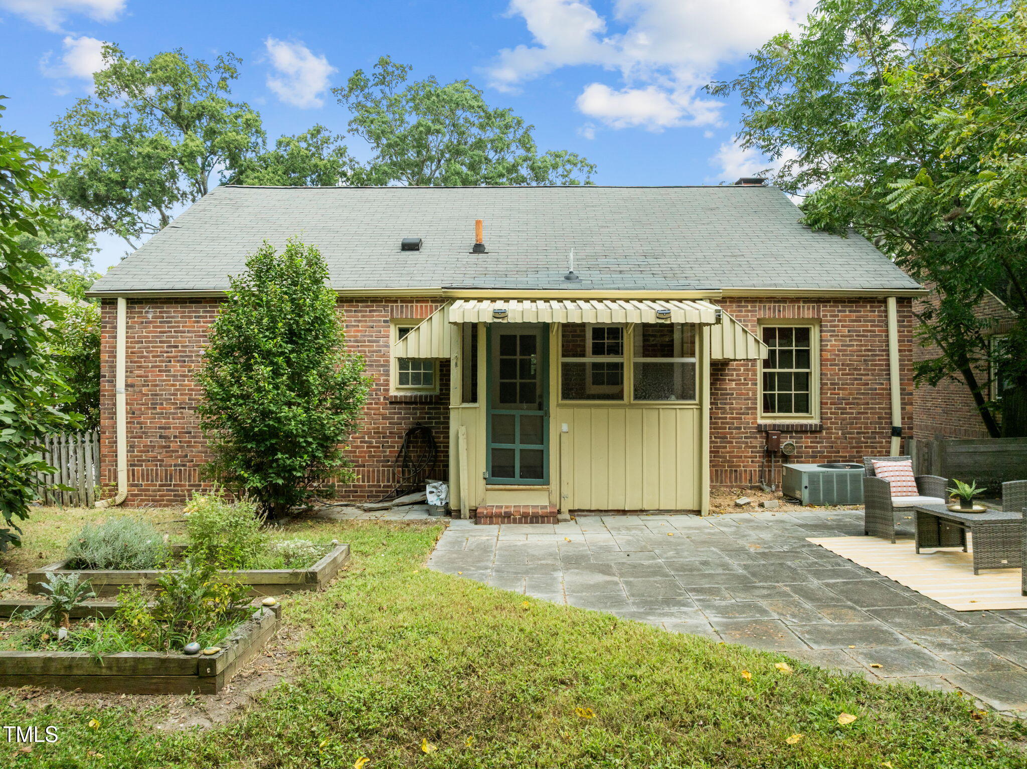 113 W Lynch Street