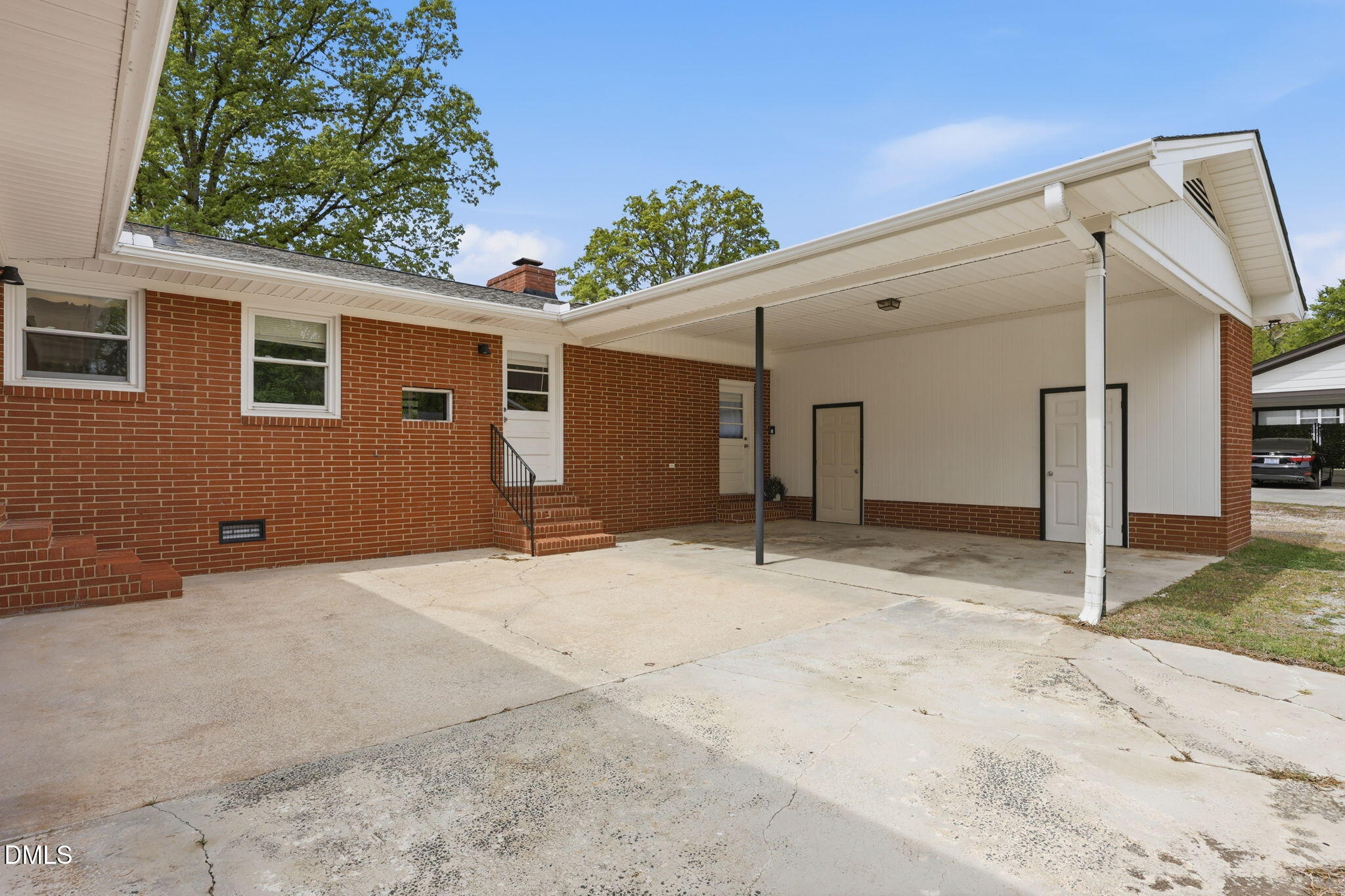 402 Crestview Drive