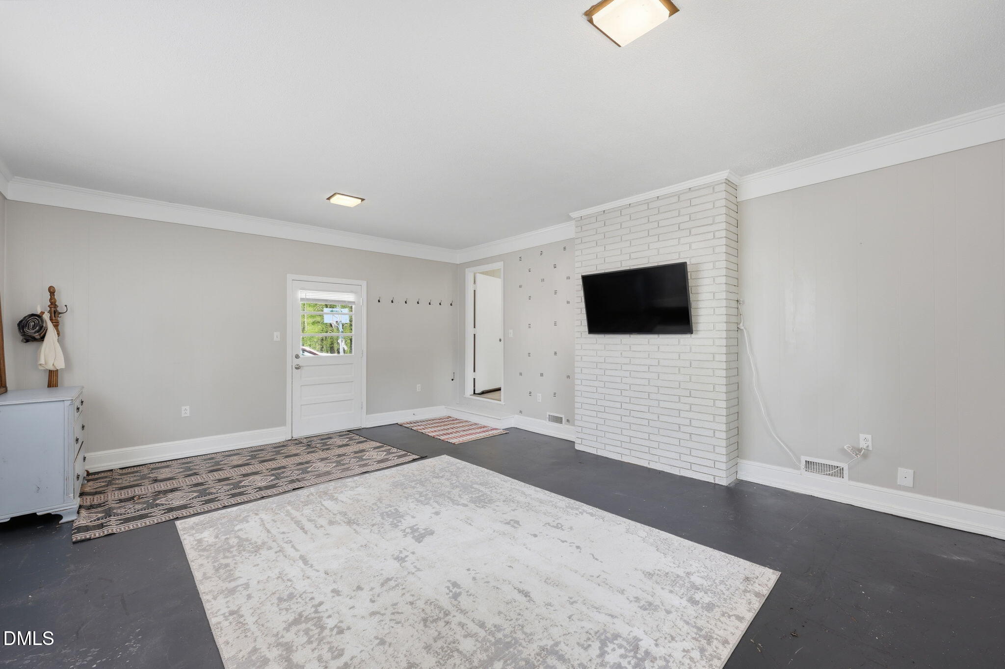 402 Crestview Drive