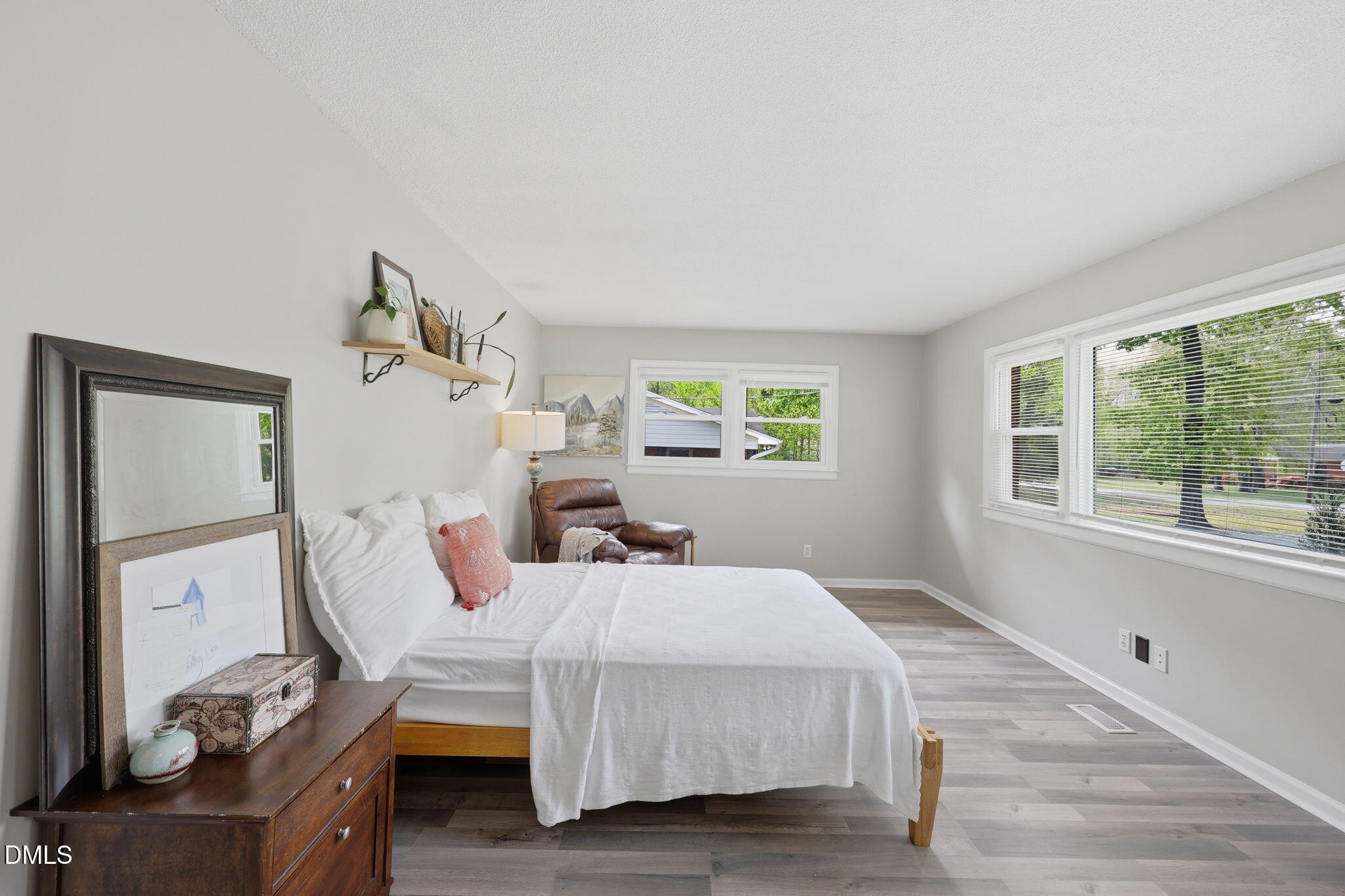 402 Crestview Drive