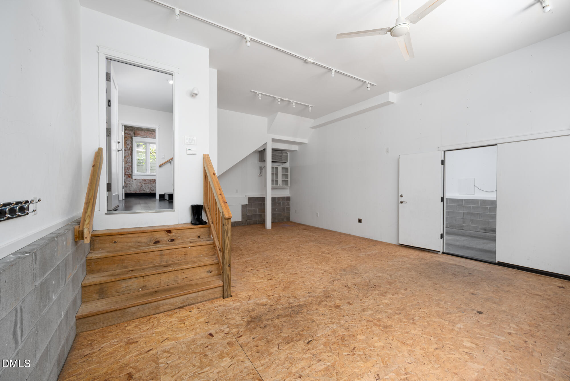 400 W Knox Street