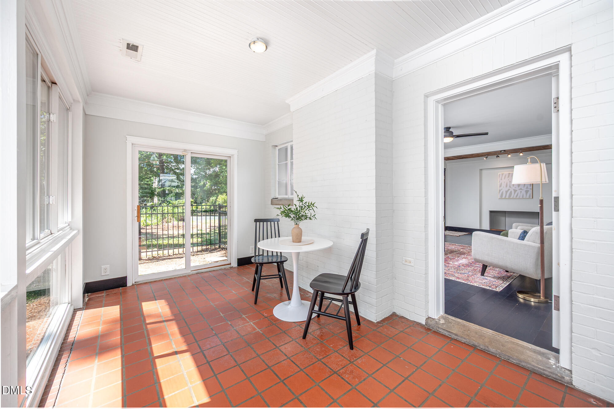 400 W Knox Street