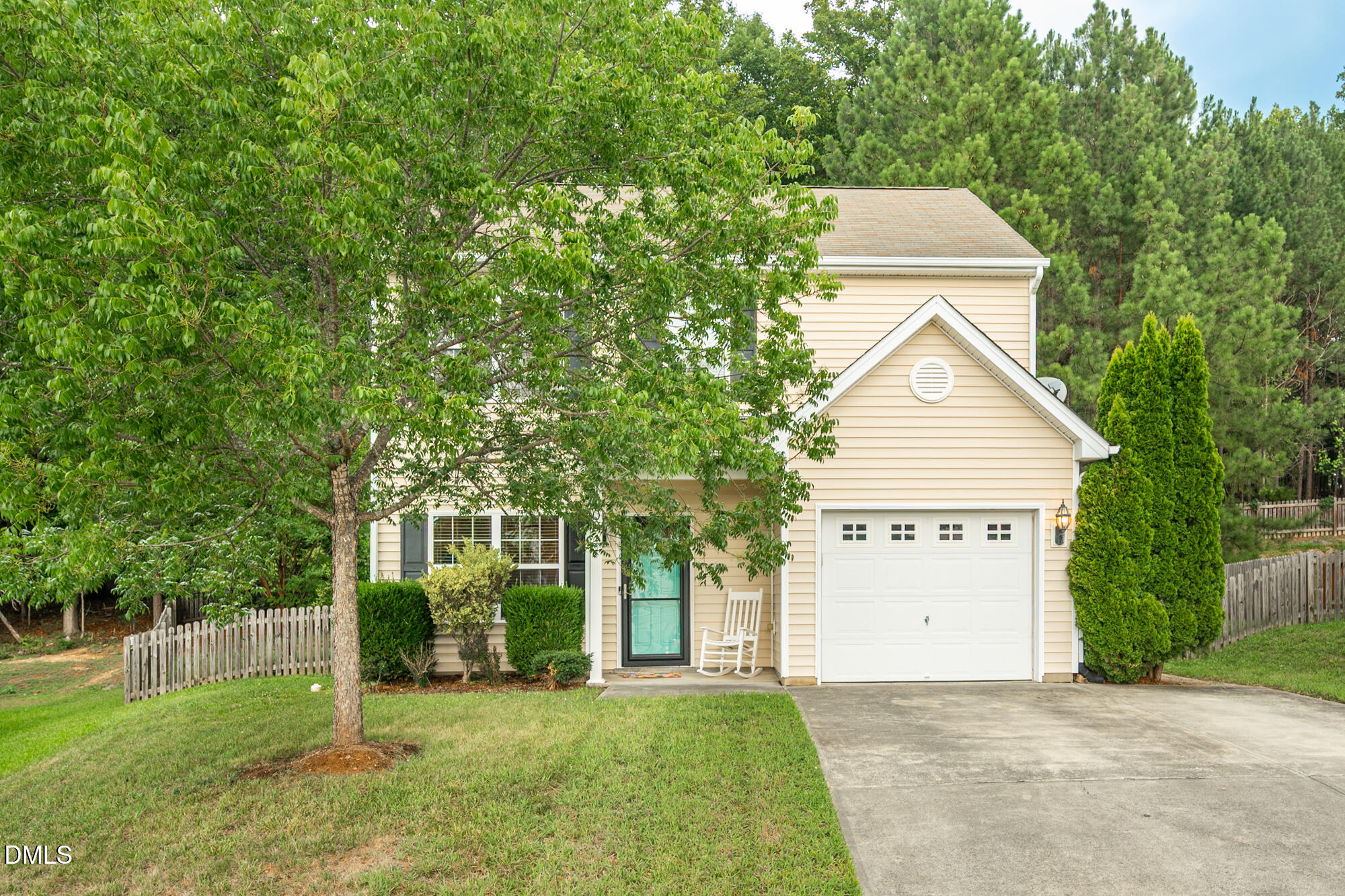 908 Woodside Park Lane