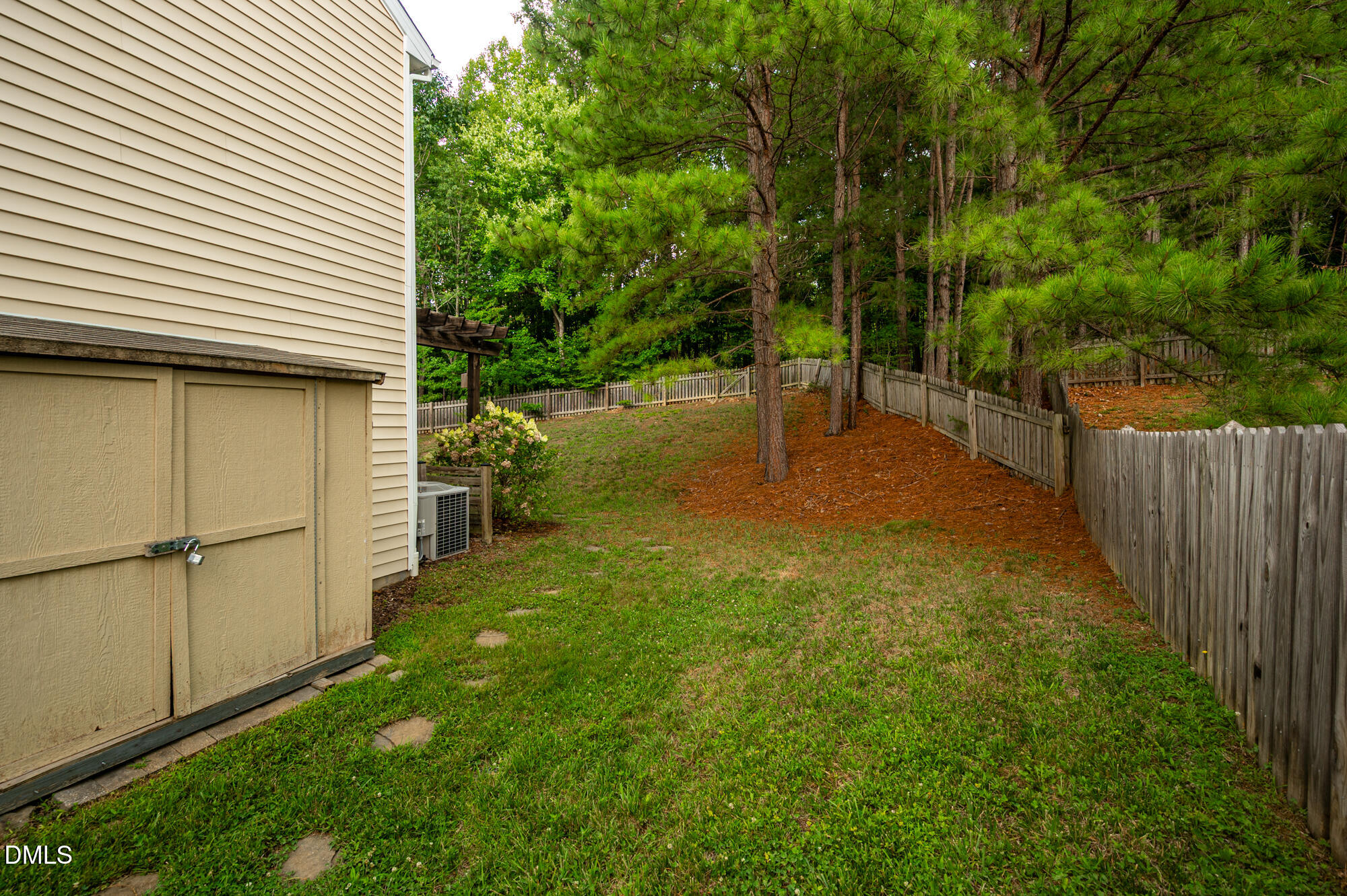 908 Woodside Park Lane