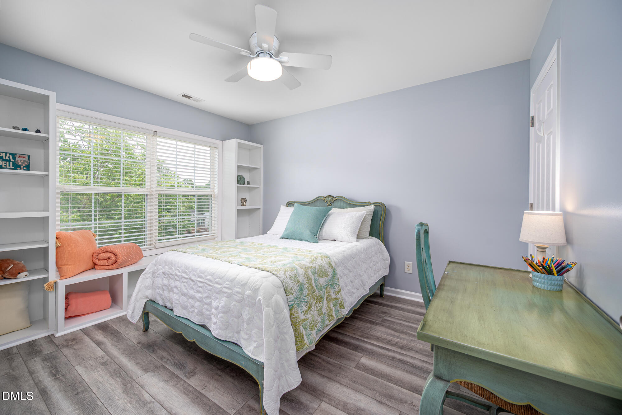 908 Woodside Park Lane