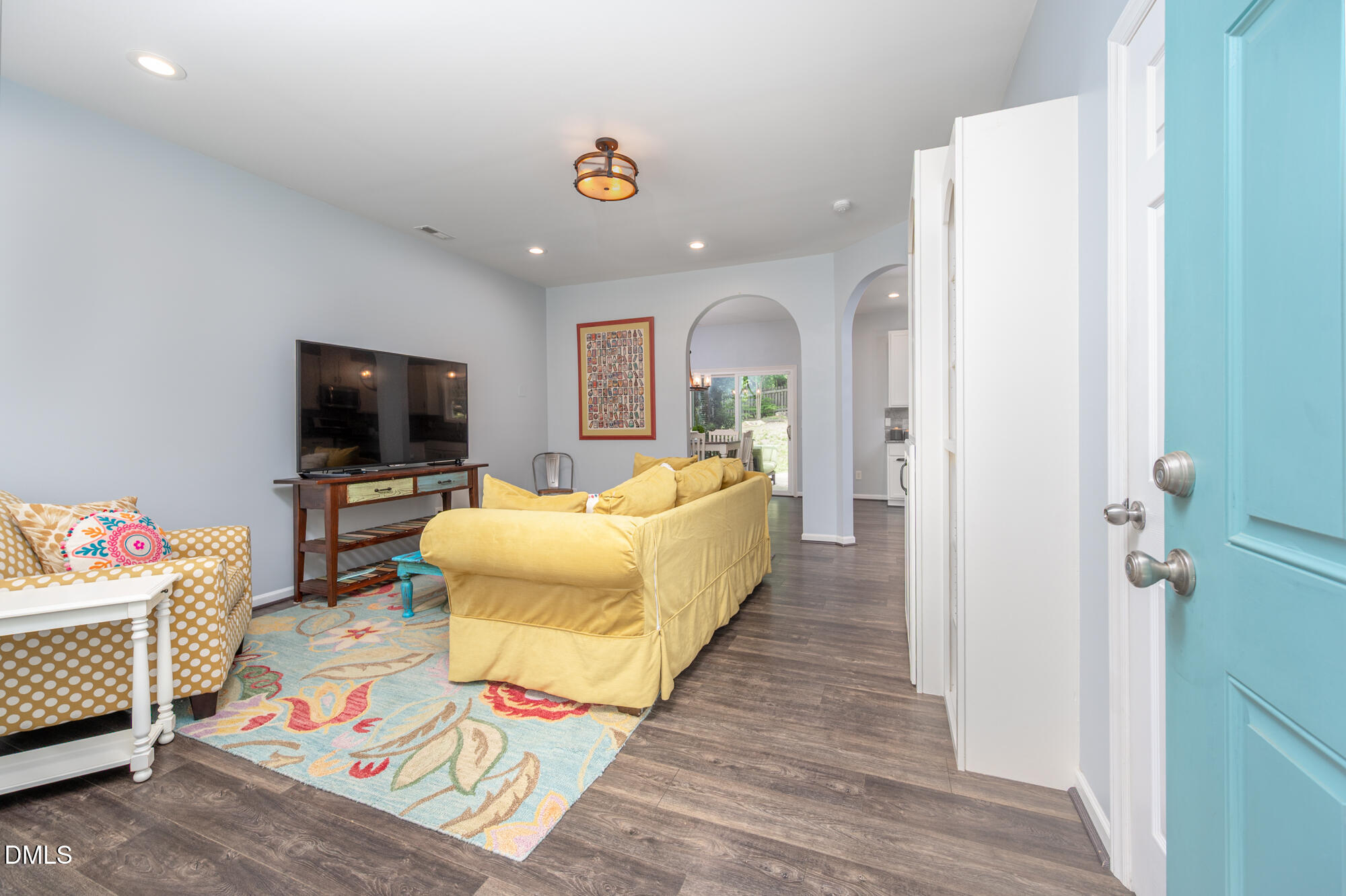 908 Woodside Park Lane