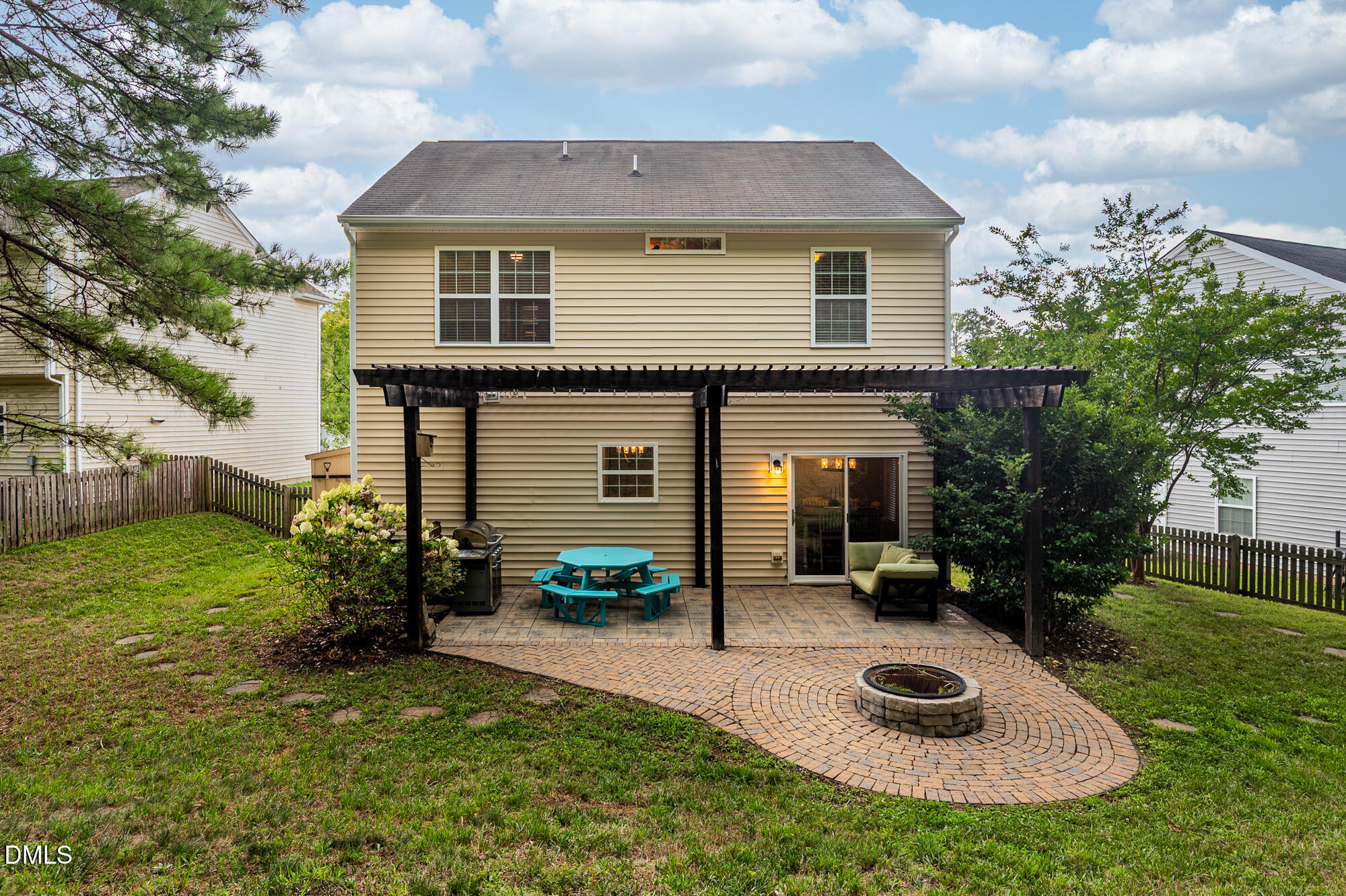 908 Woodside Park Lane
