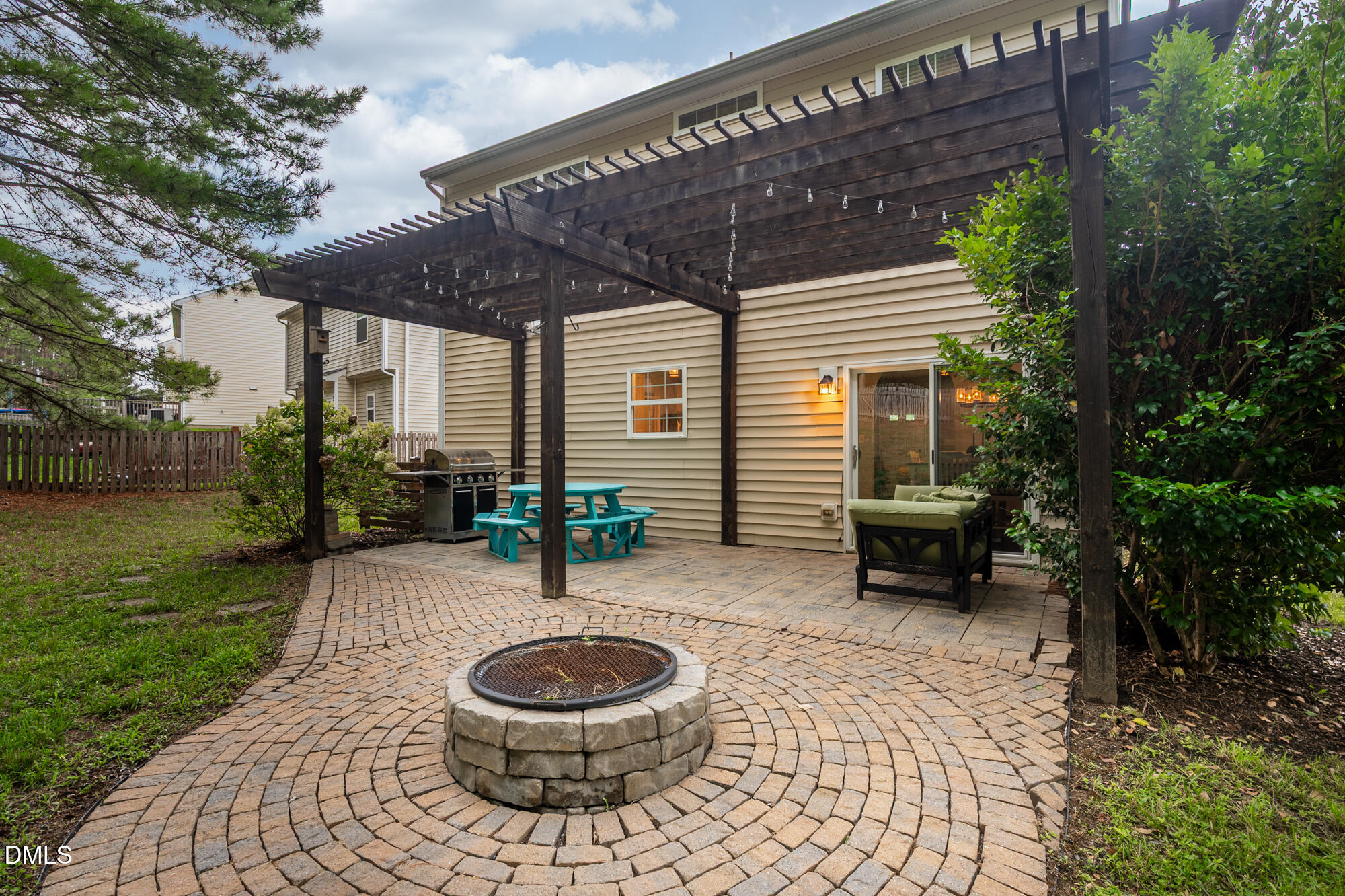 908 Woodside Park Lane