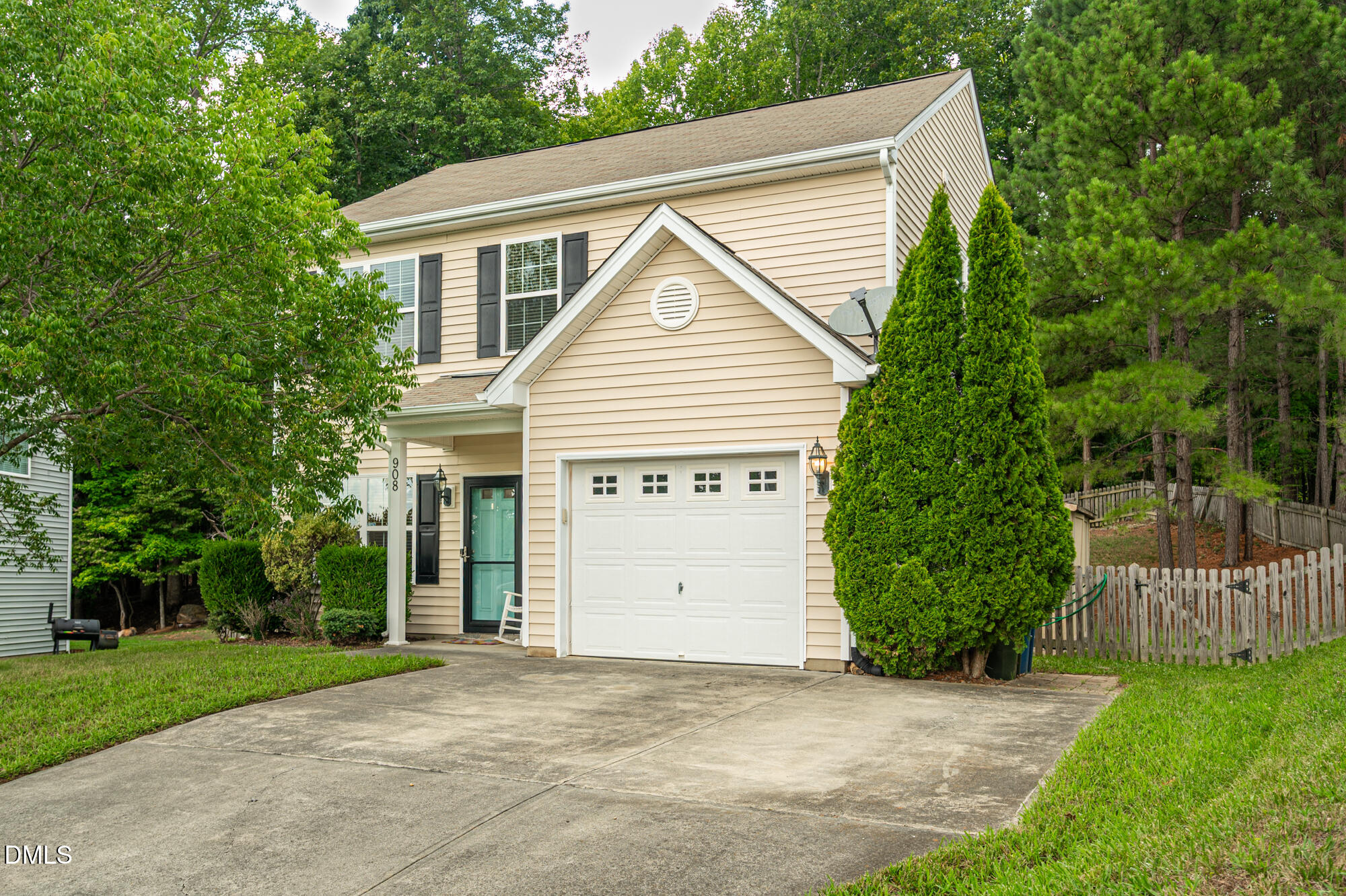 908 Woodside Park Lane