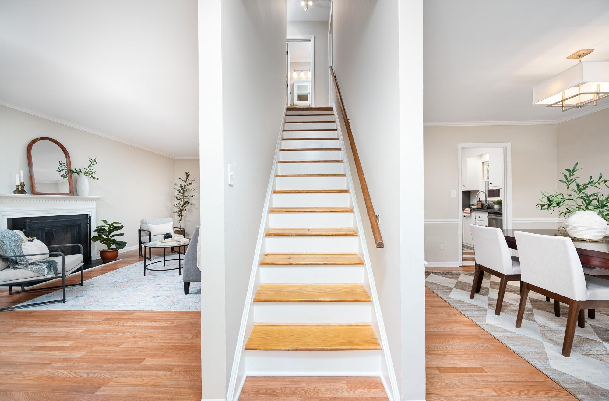 1604 Valley Run