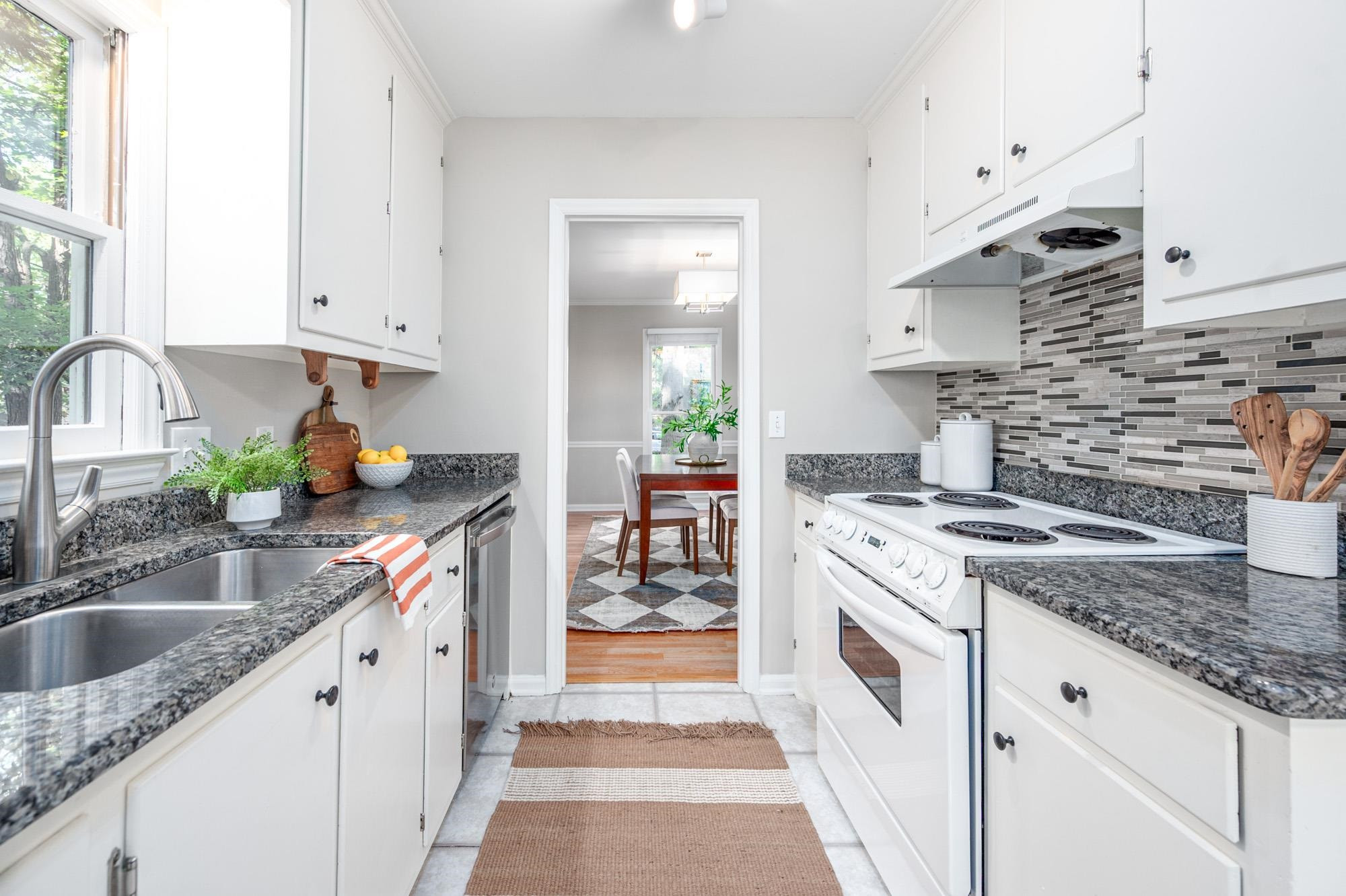 1604 Valley Run