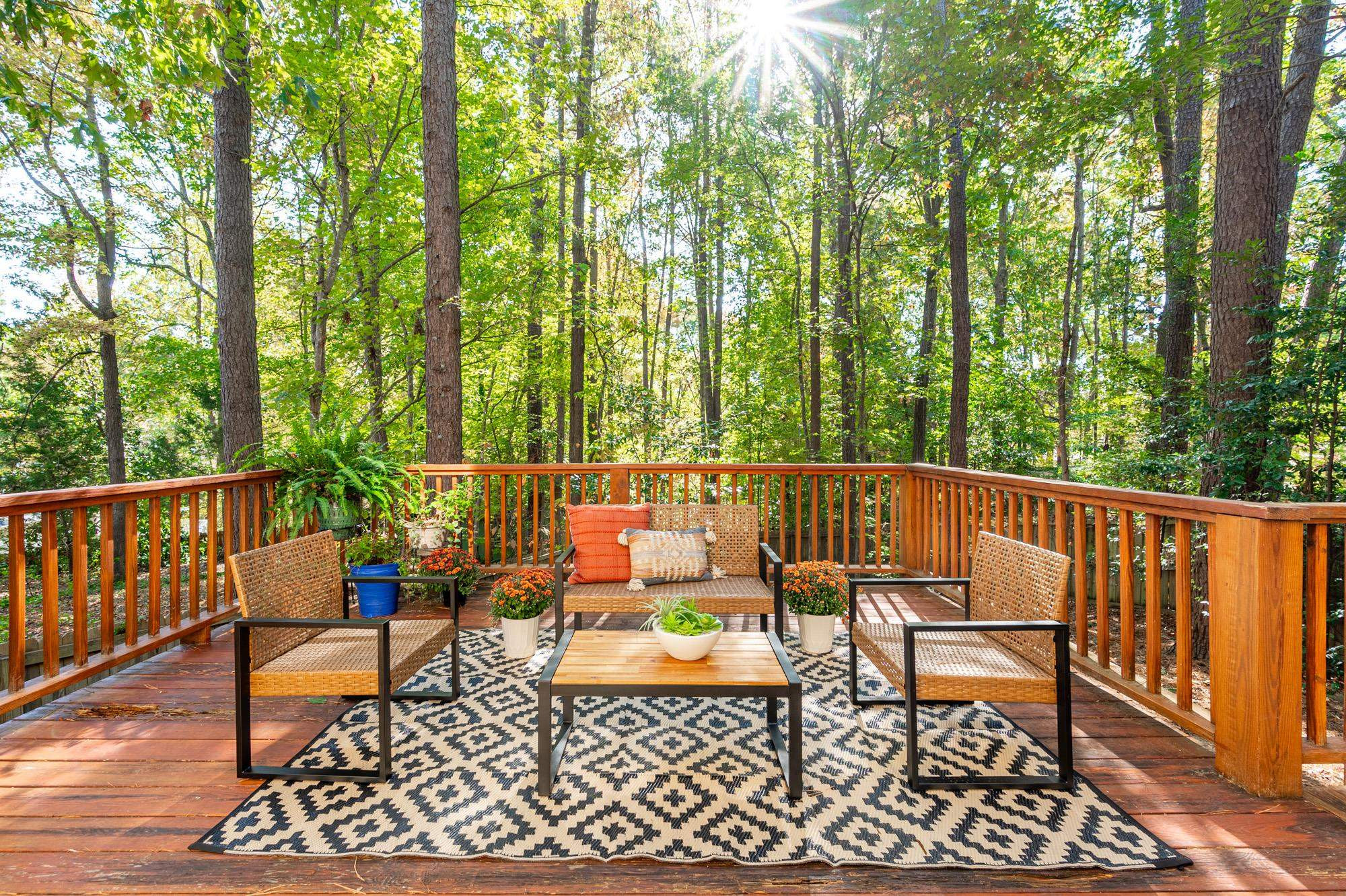 1604 Valley Run
