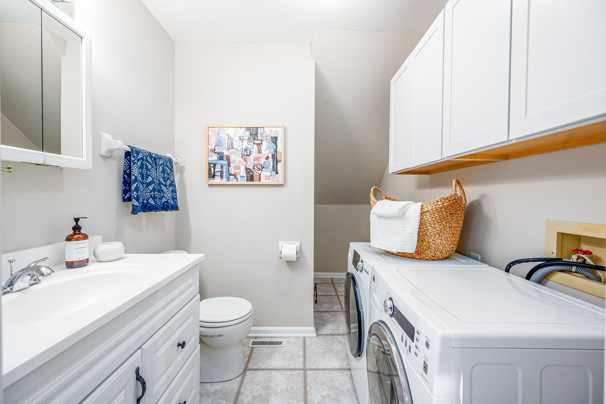 1604 Valley Run