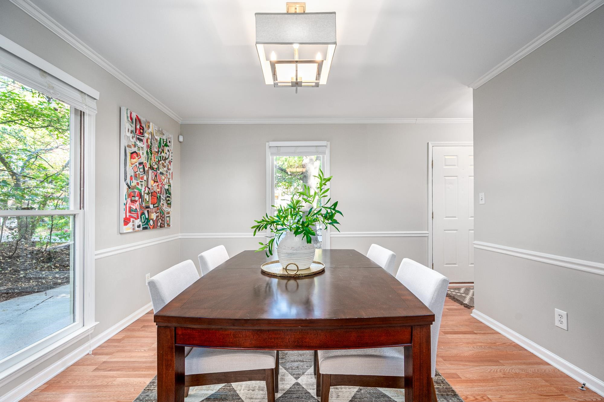 1604 Valley Run