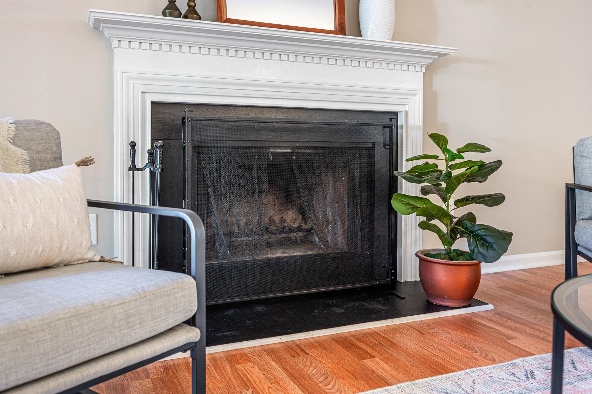 1604 Valley Run