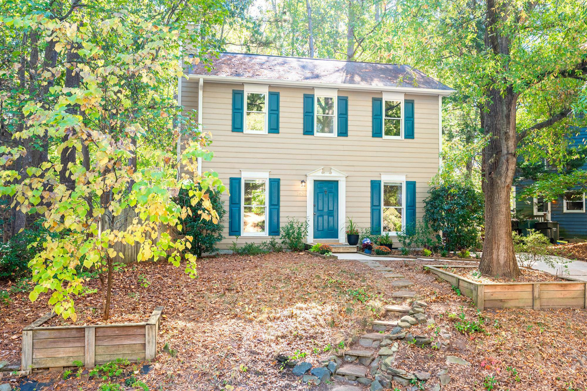1604 Valley Run