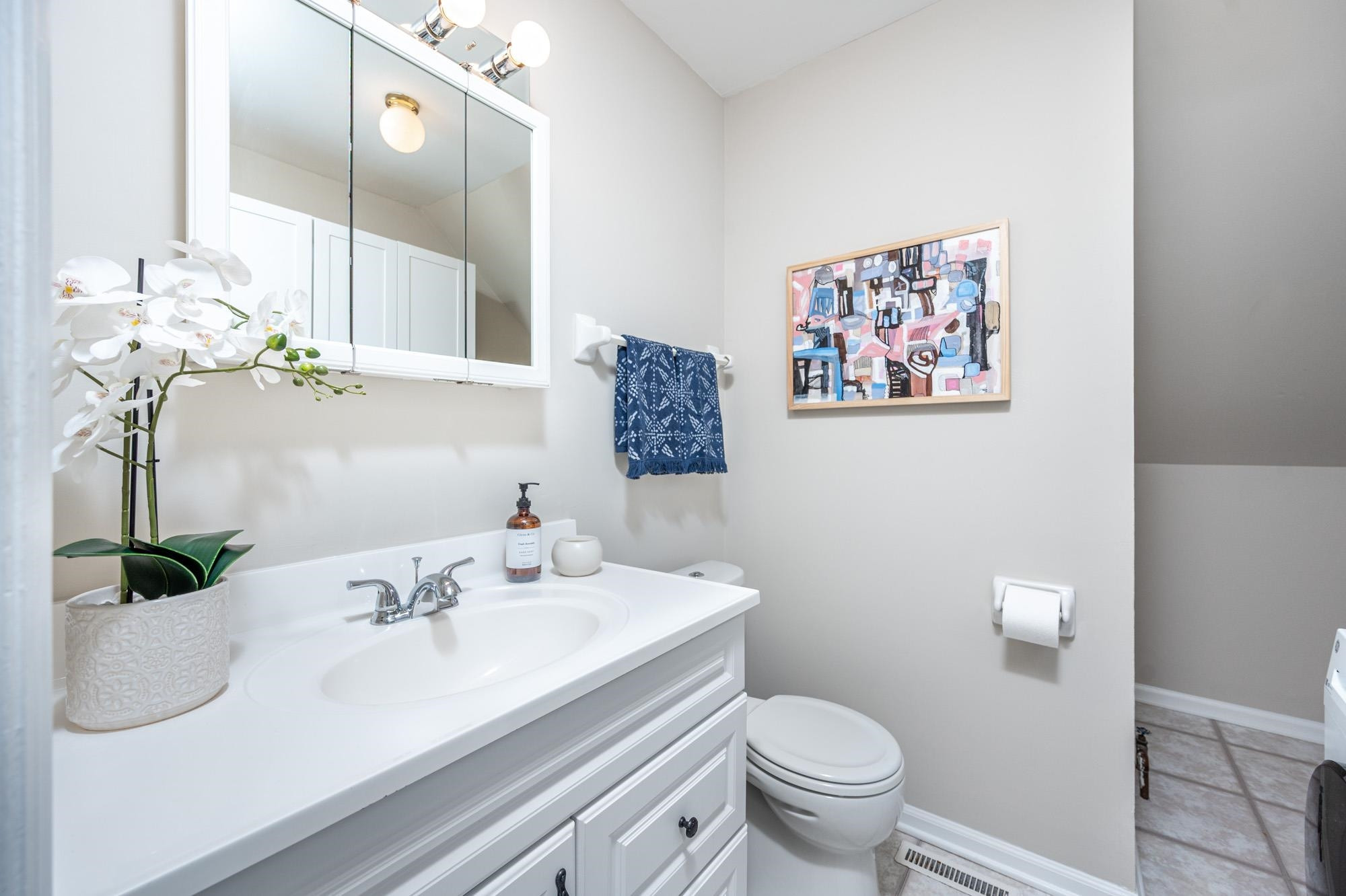 1604 Valley Run