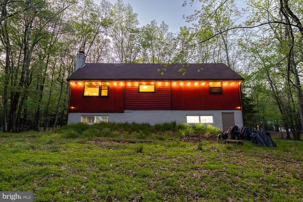 66 Hunter Ln
