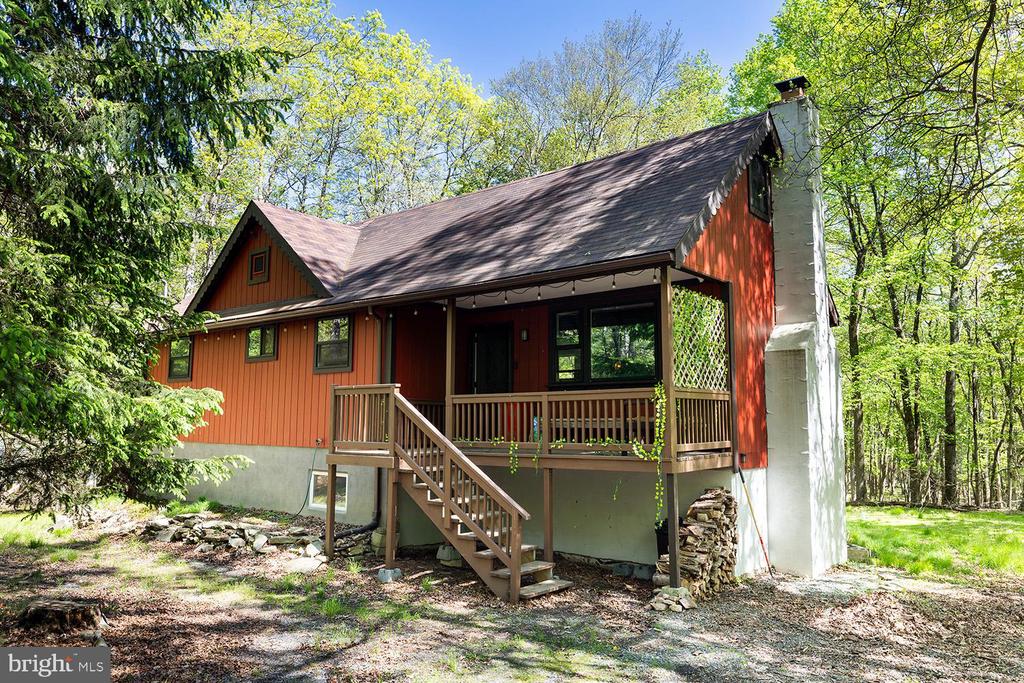 66 Hunter Ln