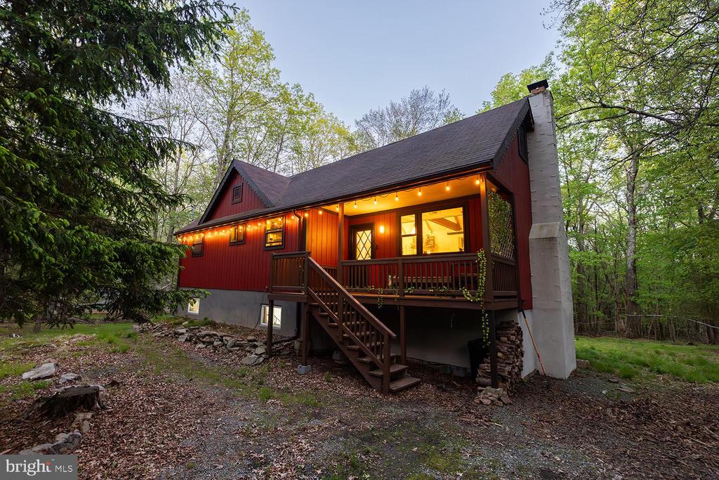 66 Hunter Ln