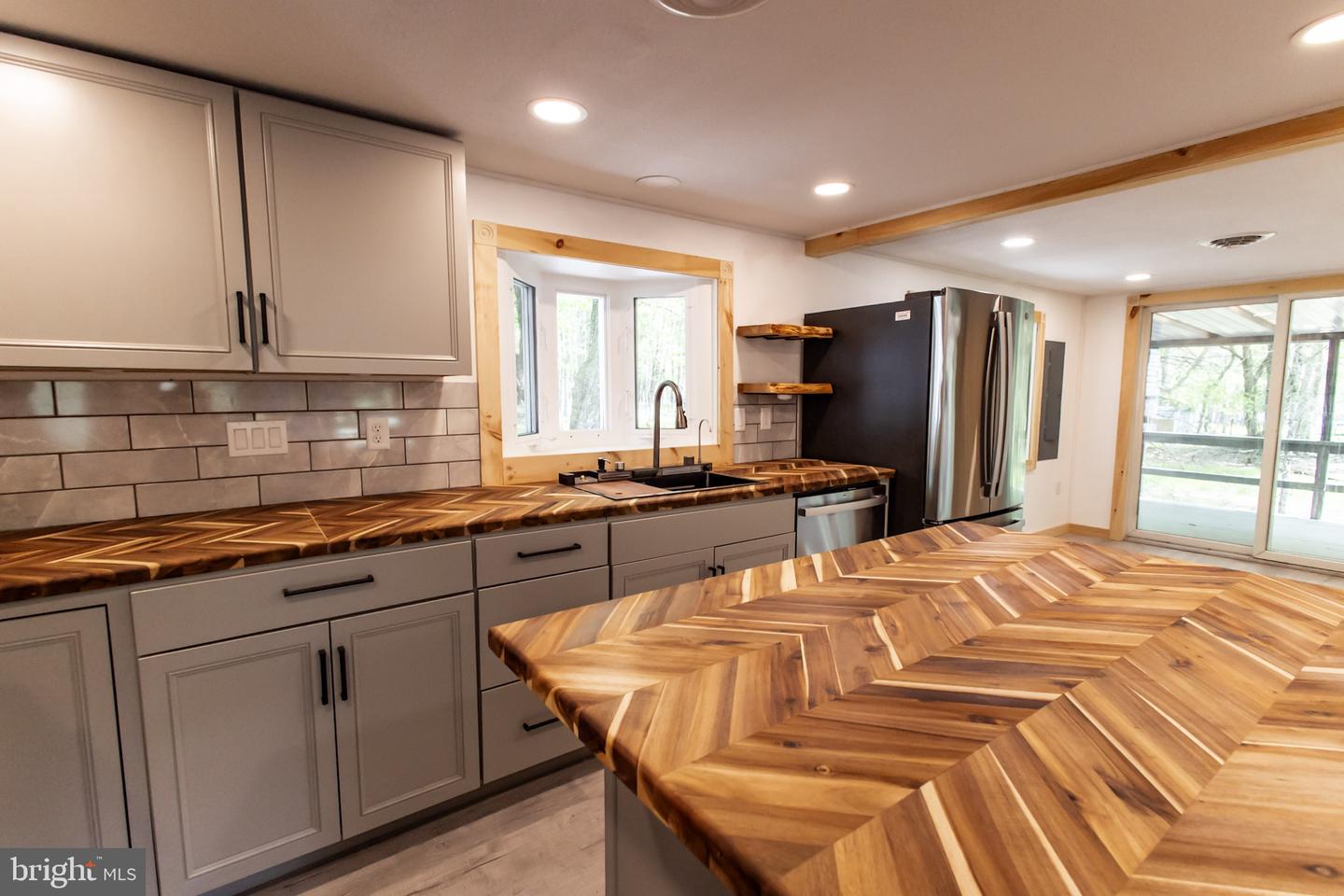 54 Skyline Dr