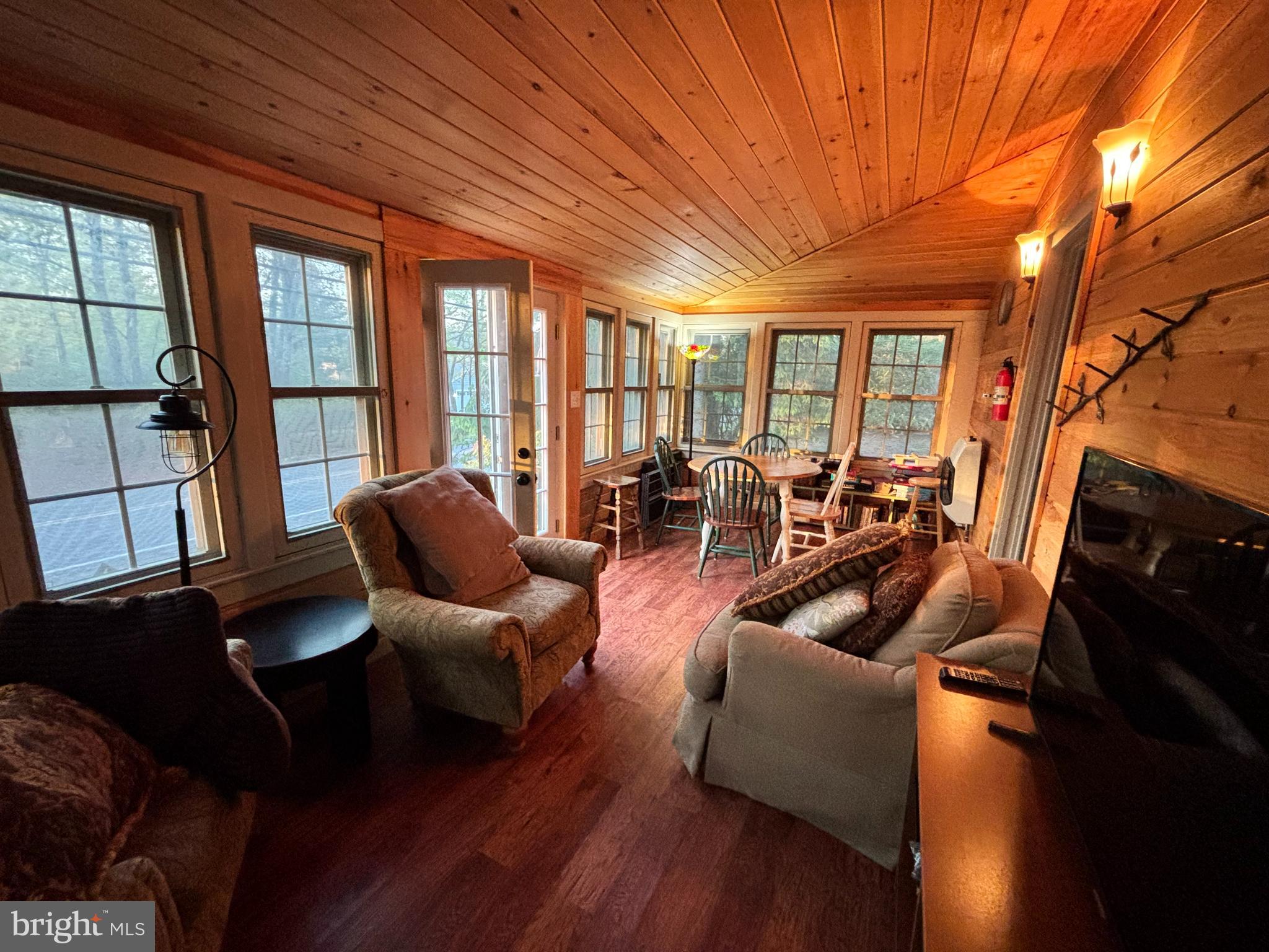 121 S LAKE DRIVE