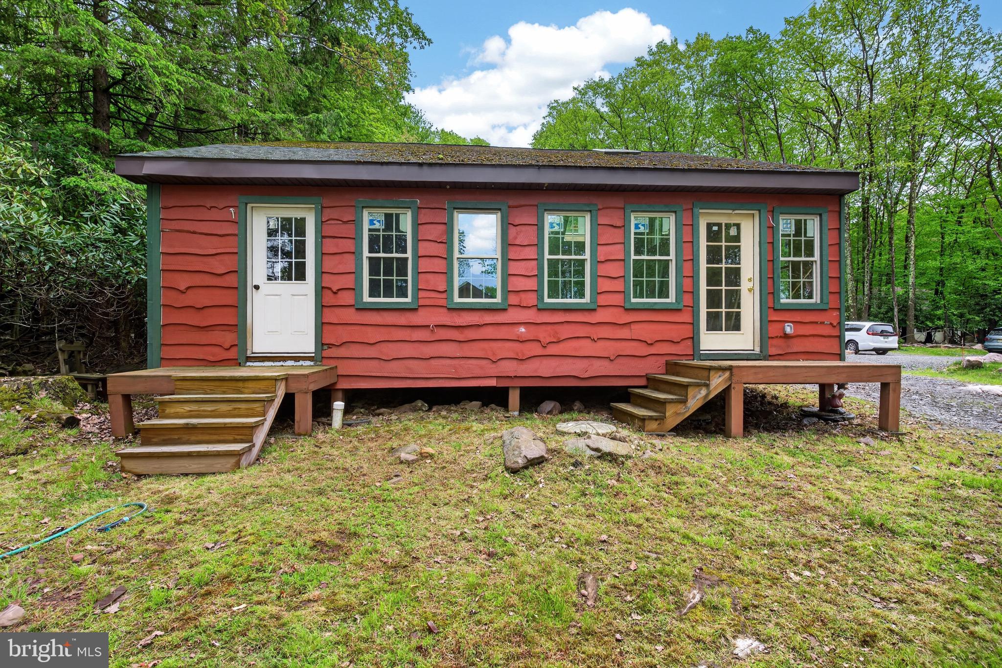 121 S LAKE DRIVE