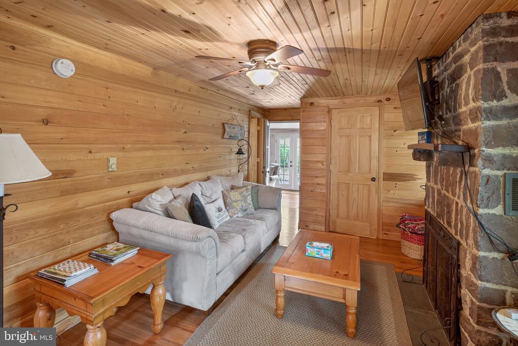 121 S LAKE DRIVE