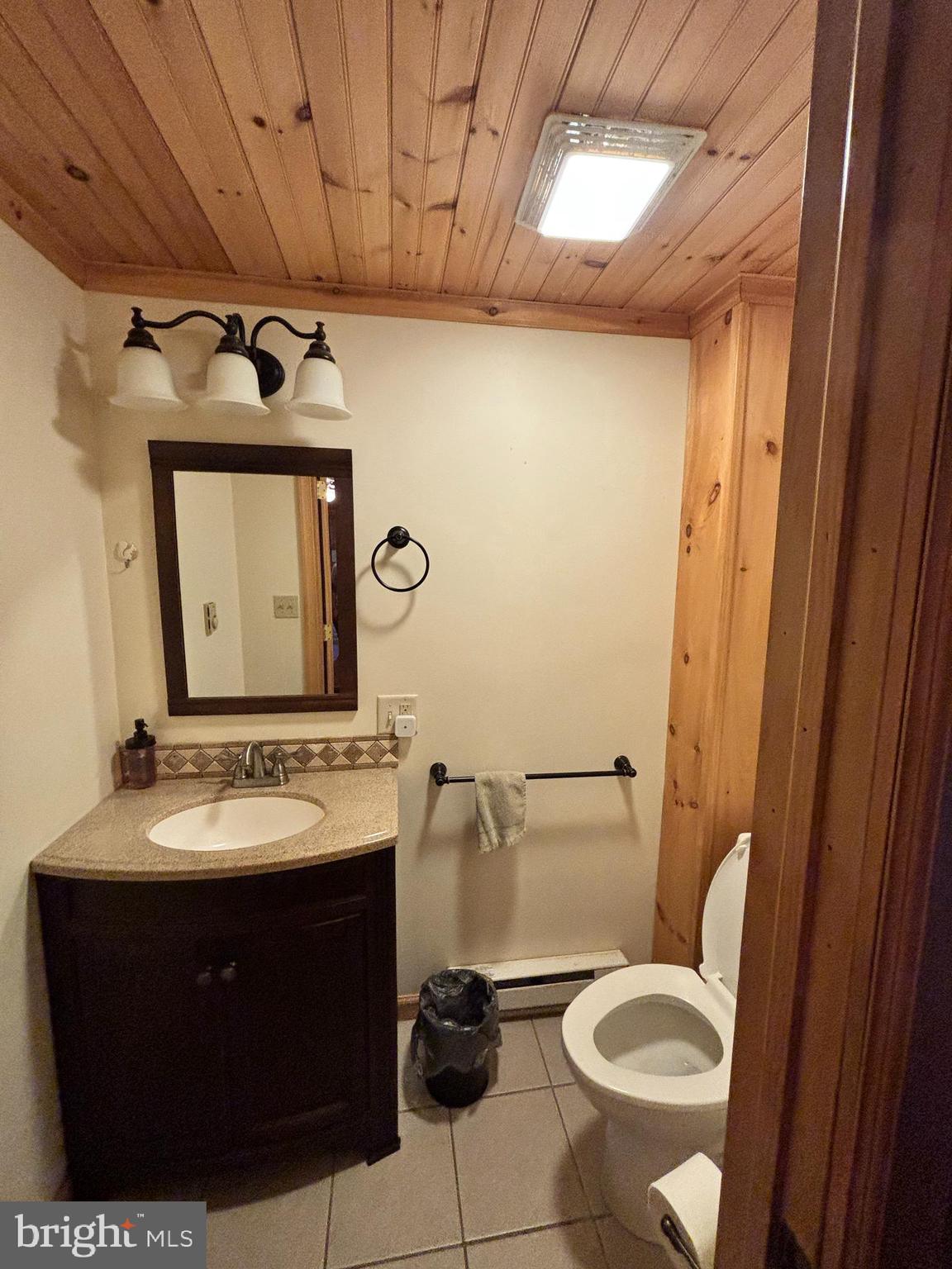 121 S LAKE DRIVE