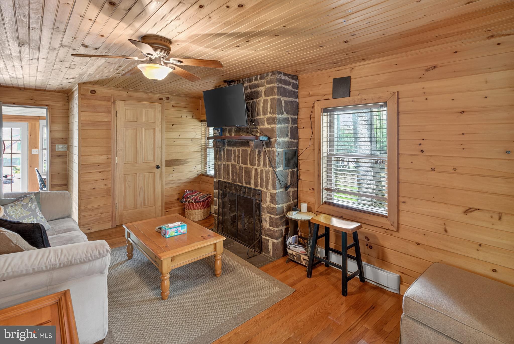 121 S LAKE DRIVE