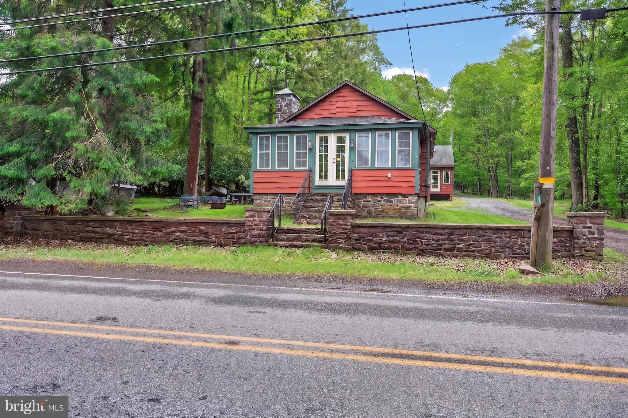 121 S LAKE DRIVE