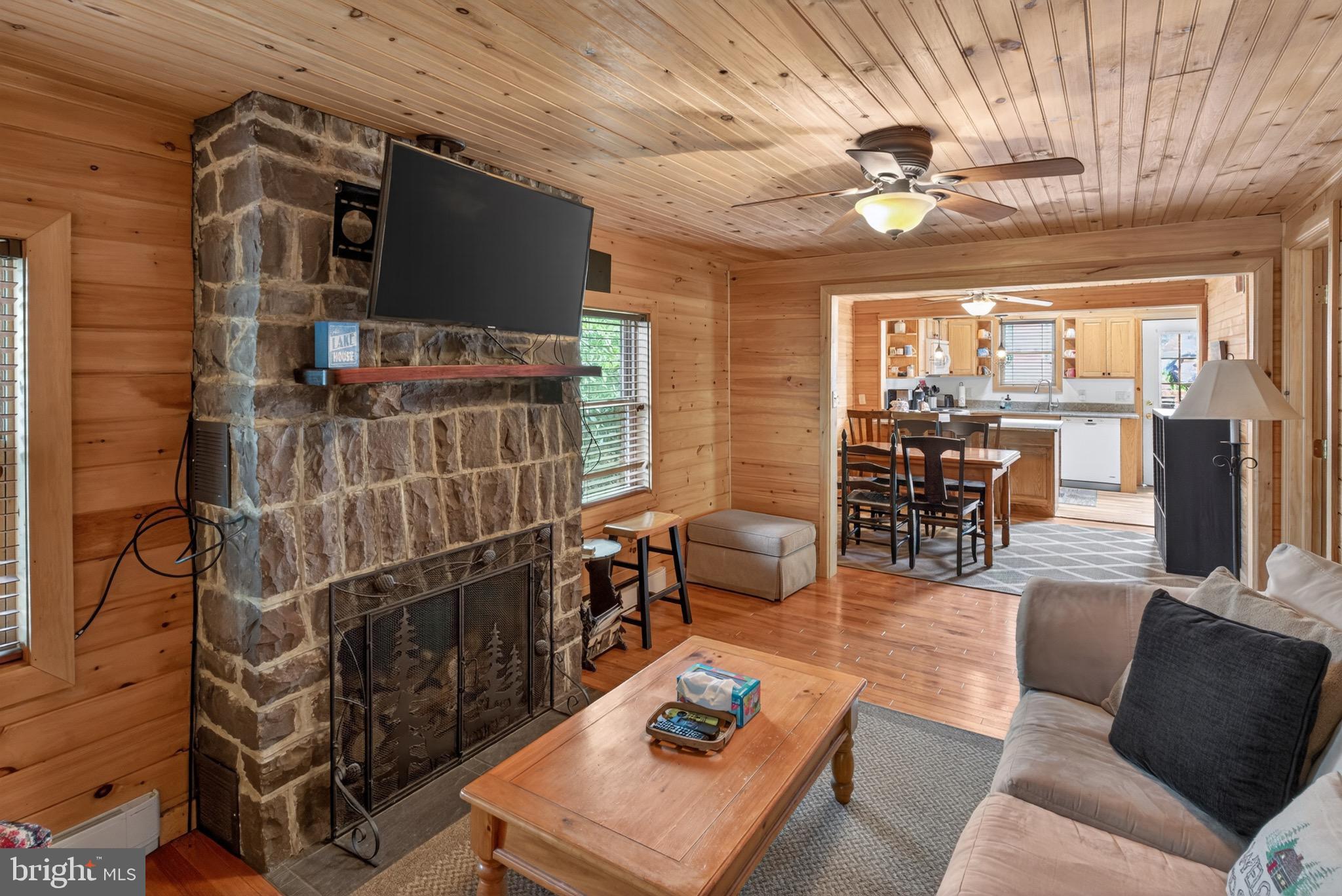 121 S LAKE DRIVE