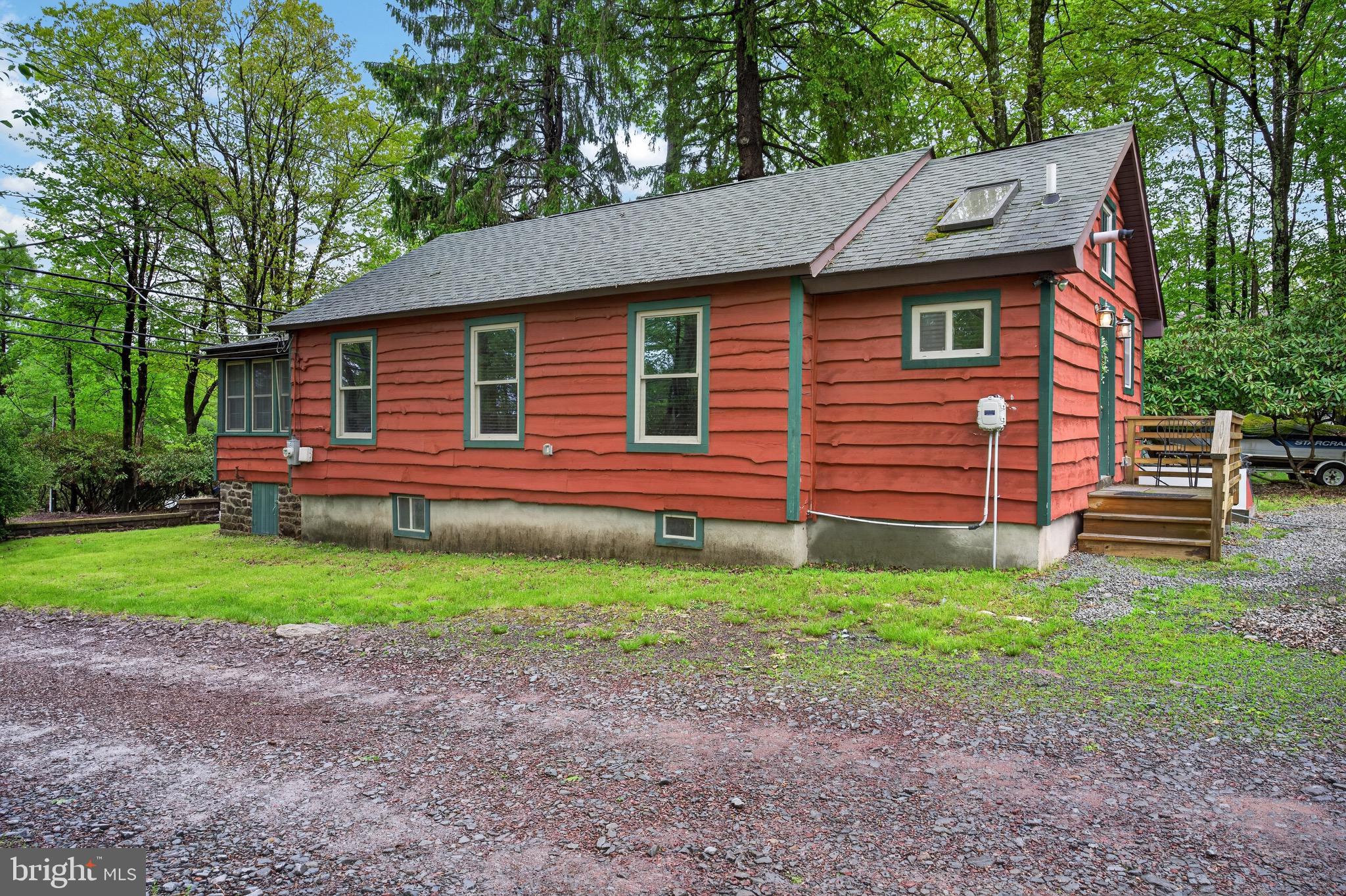 121 S LAKE DRIVE