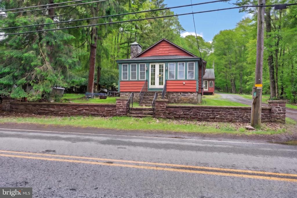 121 S LAKE DRIVE
