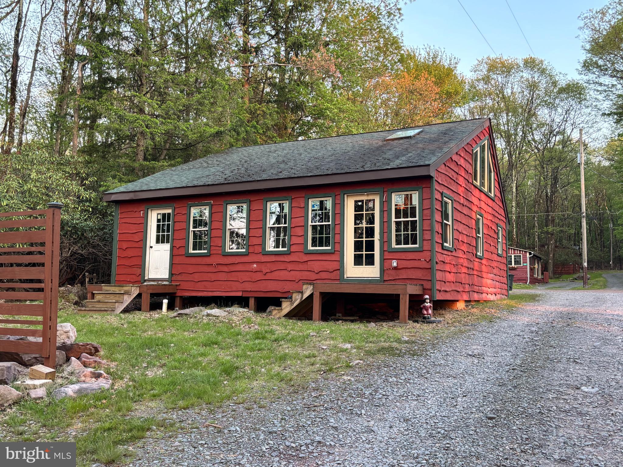 121 S LAKE DRIVE