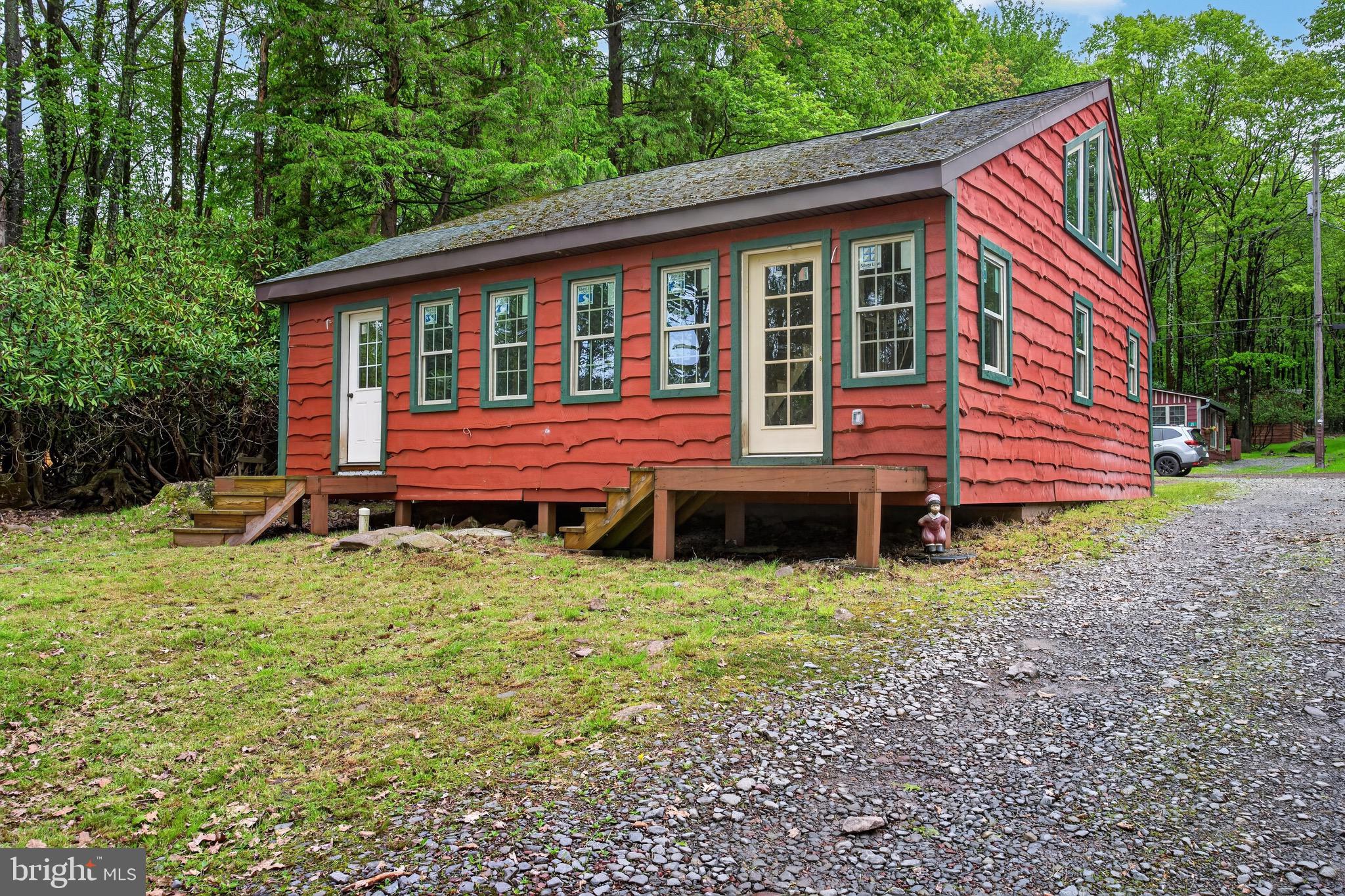 121 S LAKE DRIVE