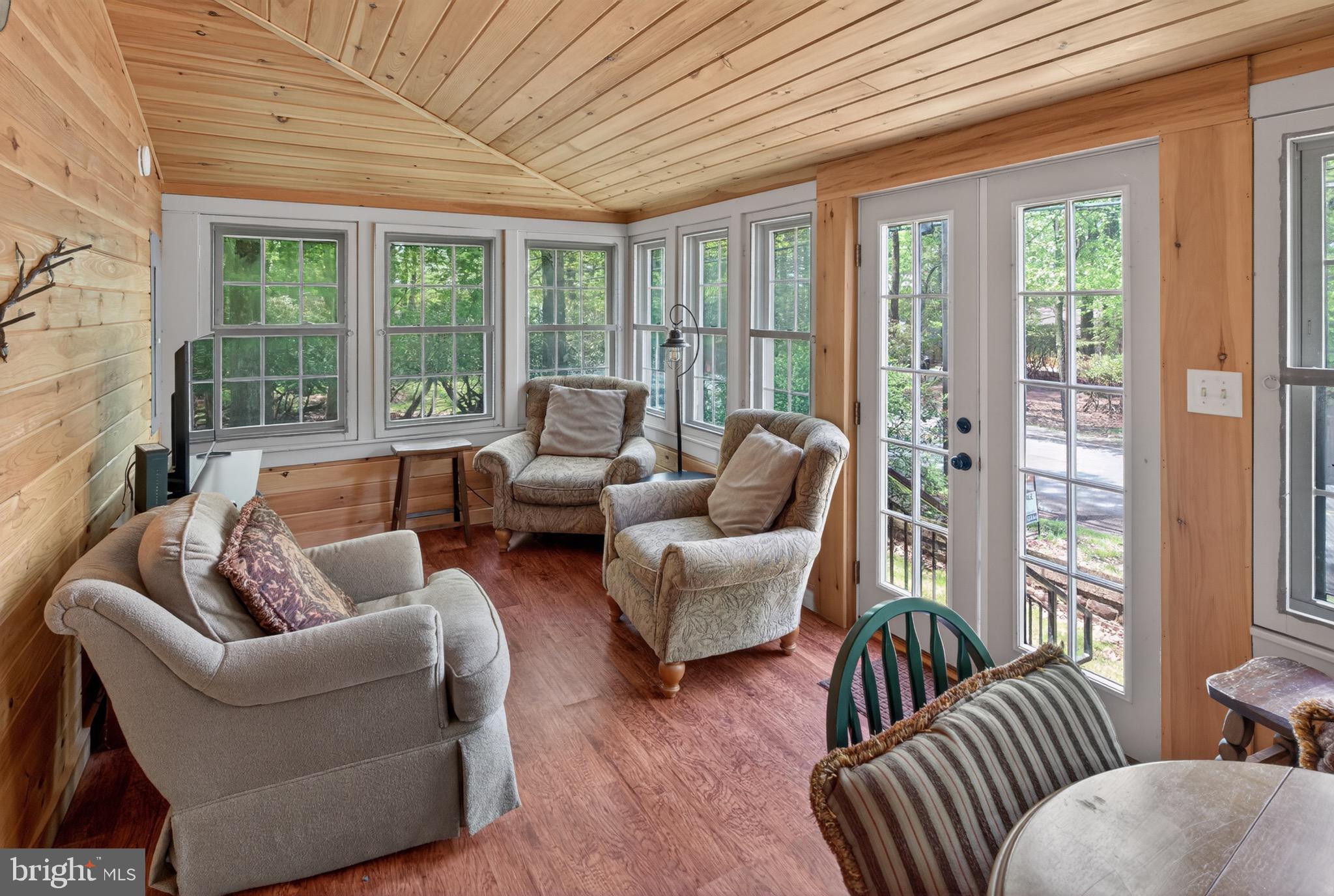 121 S LAKE DRIVE