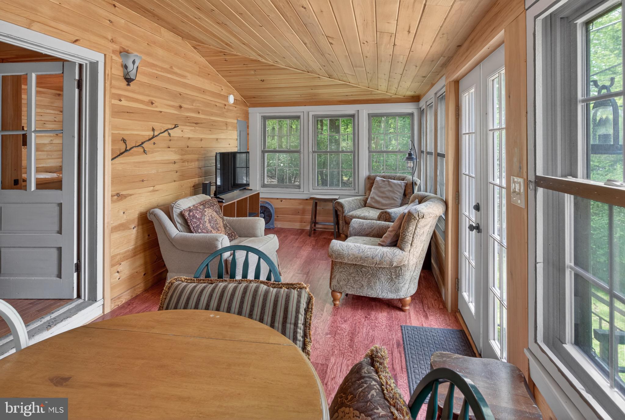 121 S LAKE DRIVE