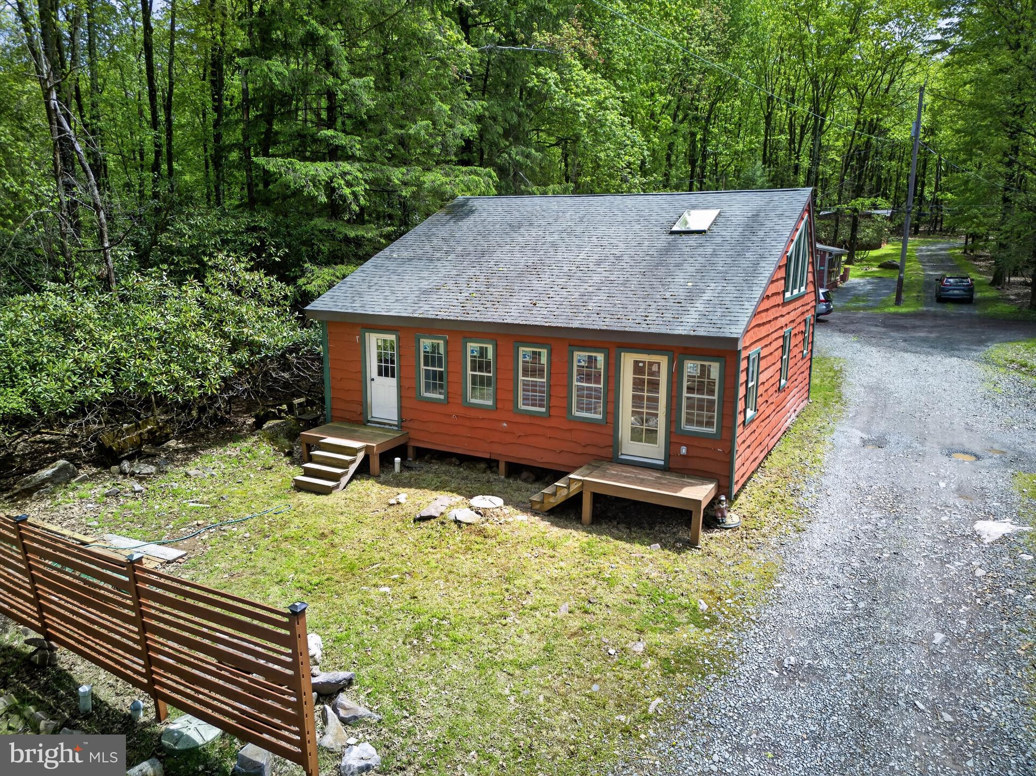 121 S LAKE DRIVE