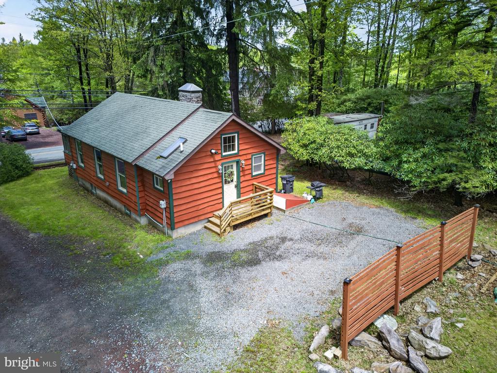 121 S LAKE DRIVE