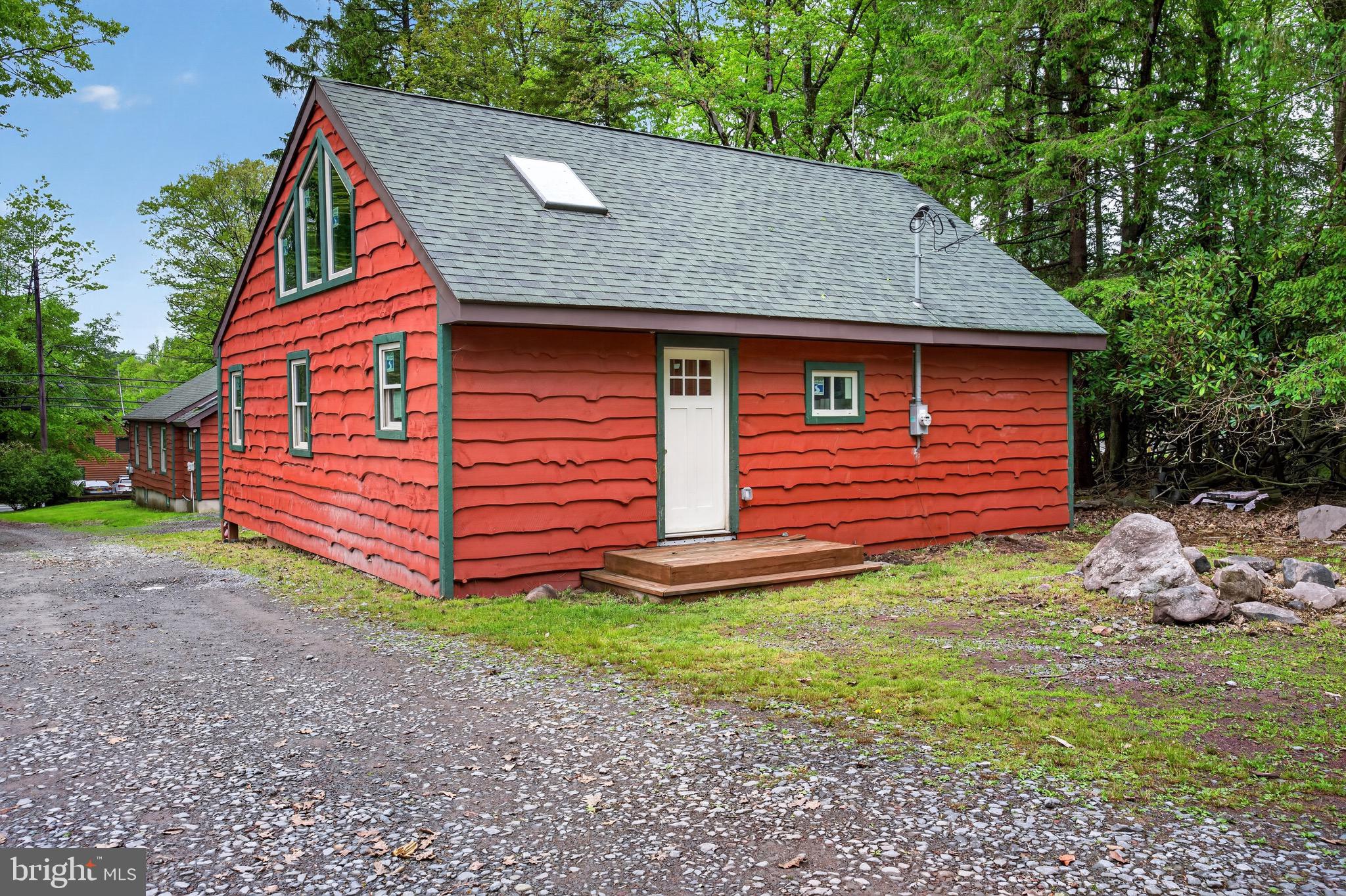 121 S LAKE DRIVE